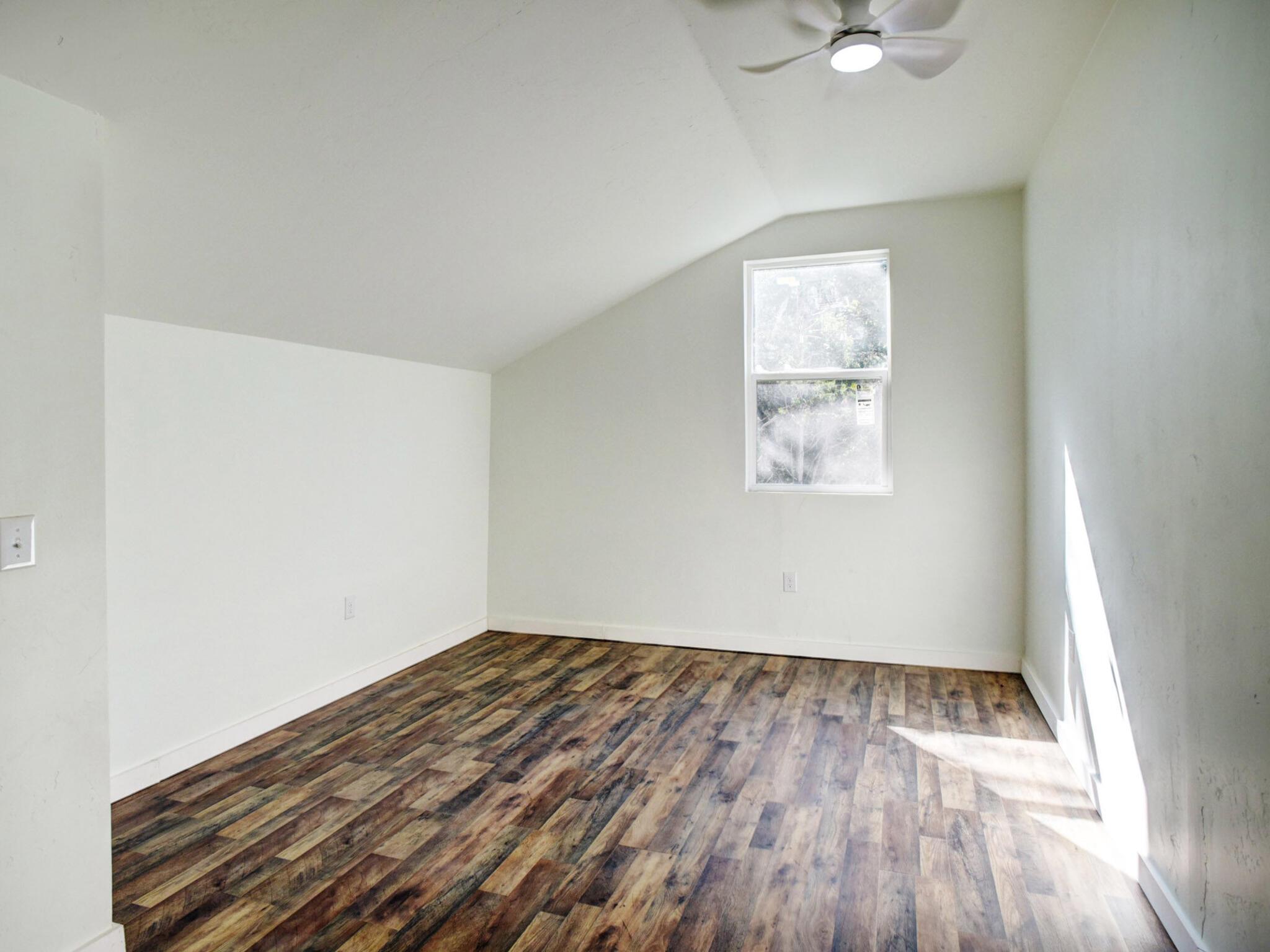 219 Dunbar Rd, McDade, TX 78650