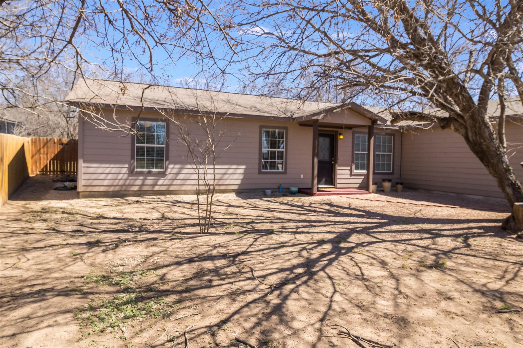 6257 River Oaks Dr, Kingsland, TX 78639