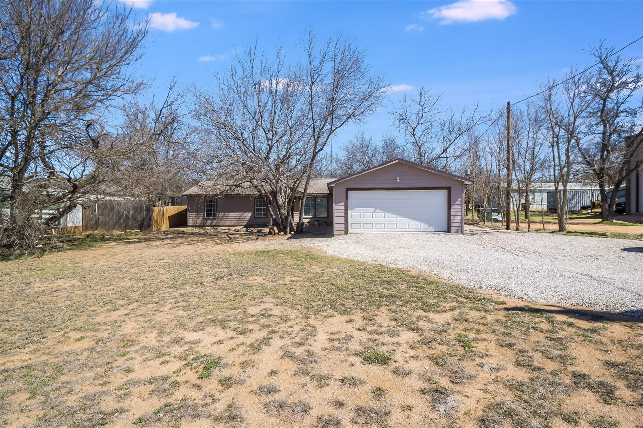 6257 River Oaks Dr, Kingsland, TX 78639
