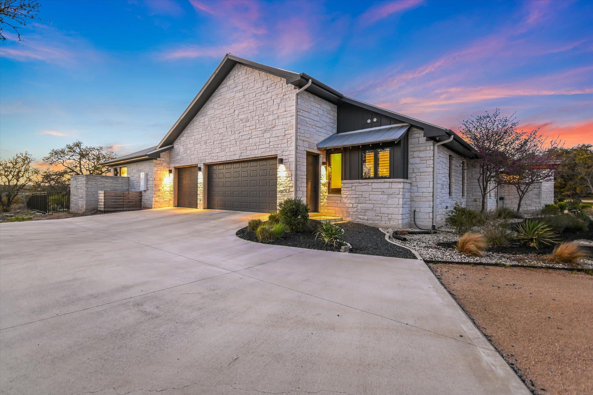 343 Pug Rippy, Dripping Springs, TX 78620