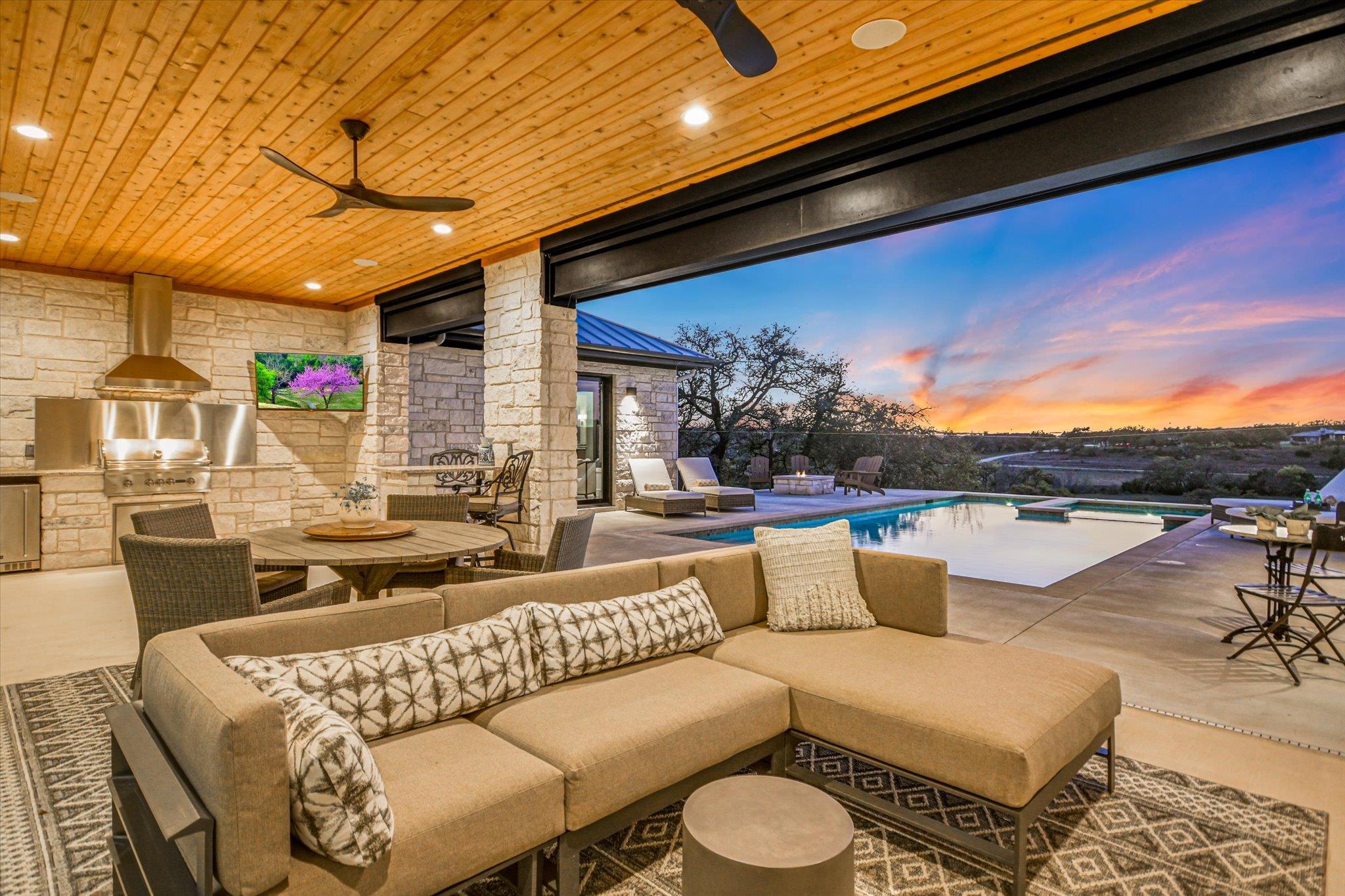 343 Pug Rippy, Dripping Springs, TX 78620