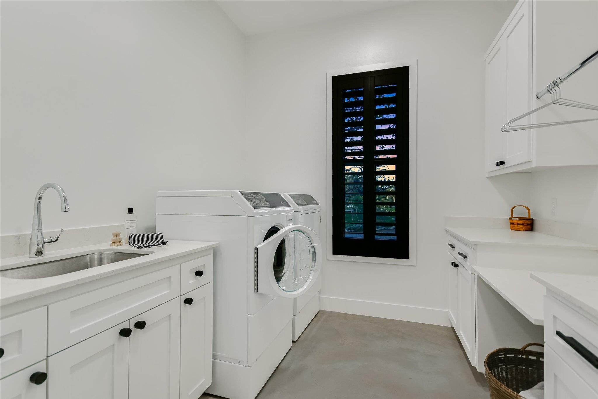 343 Pug Rippy, Dripping Springs, TX 78620