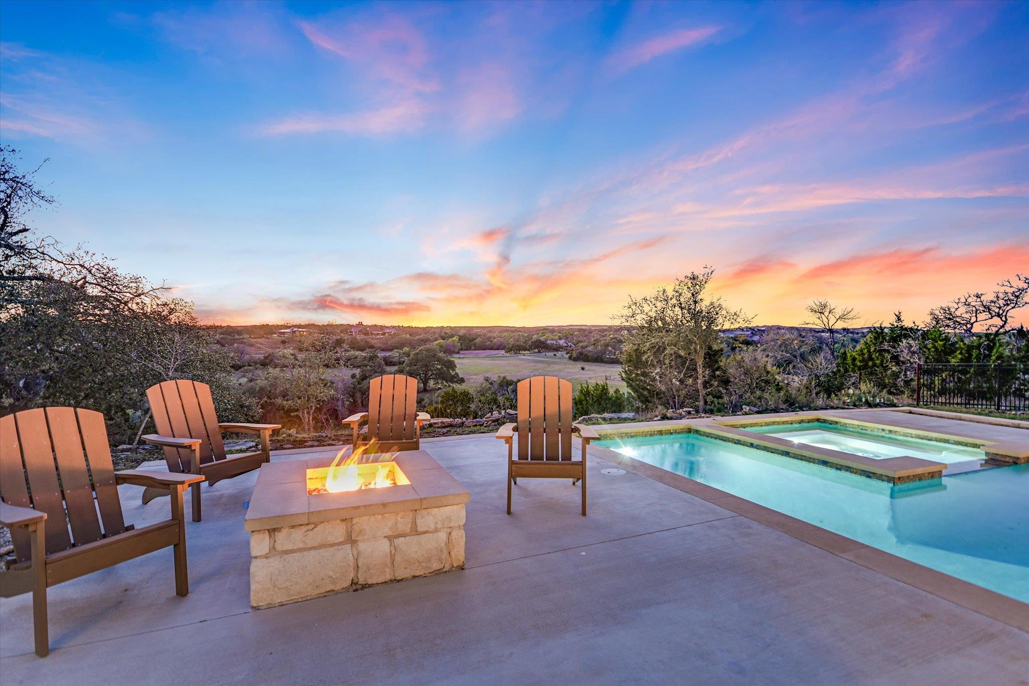 343 Pug Rippy, Dripping Springs, TX 78620