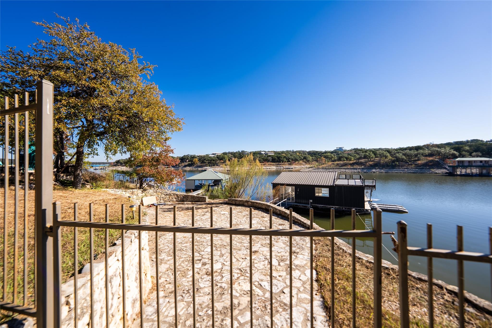 909 Brooks Hollow Rd, Lakeway, TX 78734