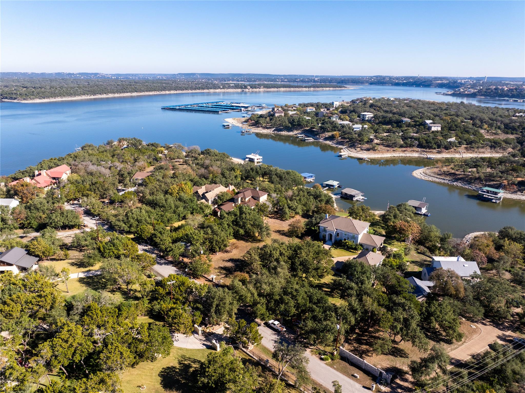 909 Brooks Hollow Rd, Lakeway, TX 78734