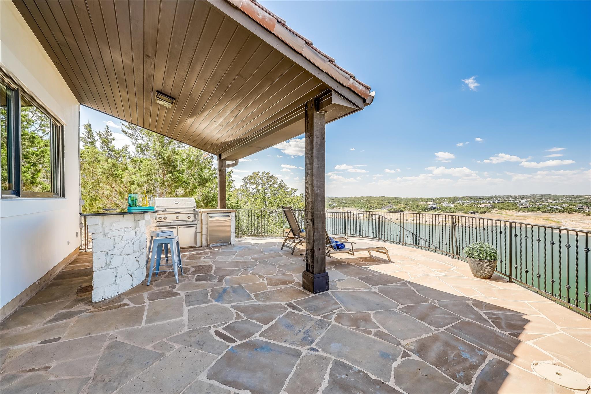 1208 Watercliffe Dr, Lago Vista, TX 78645