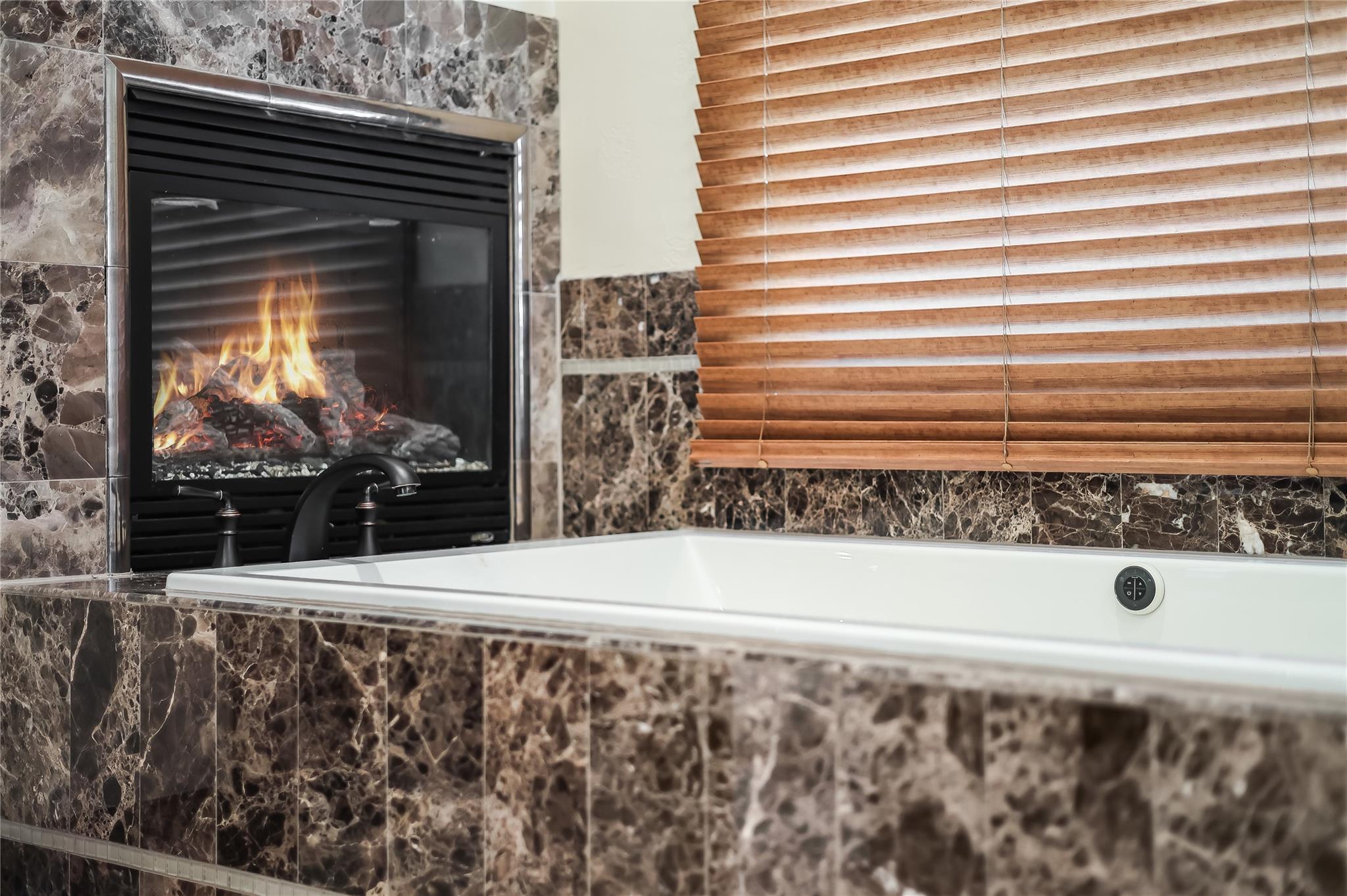 1208 Watercliffe Dr, Lago Vista, TX 78645