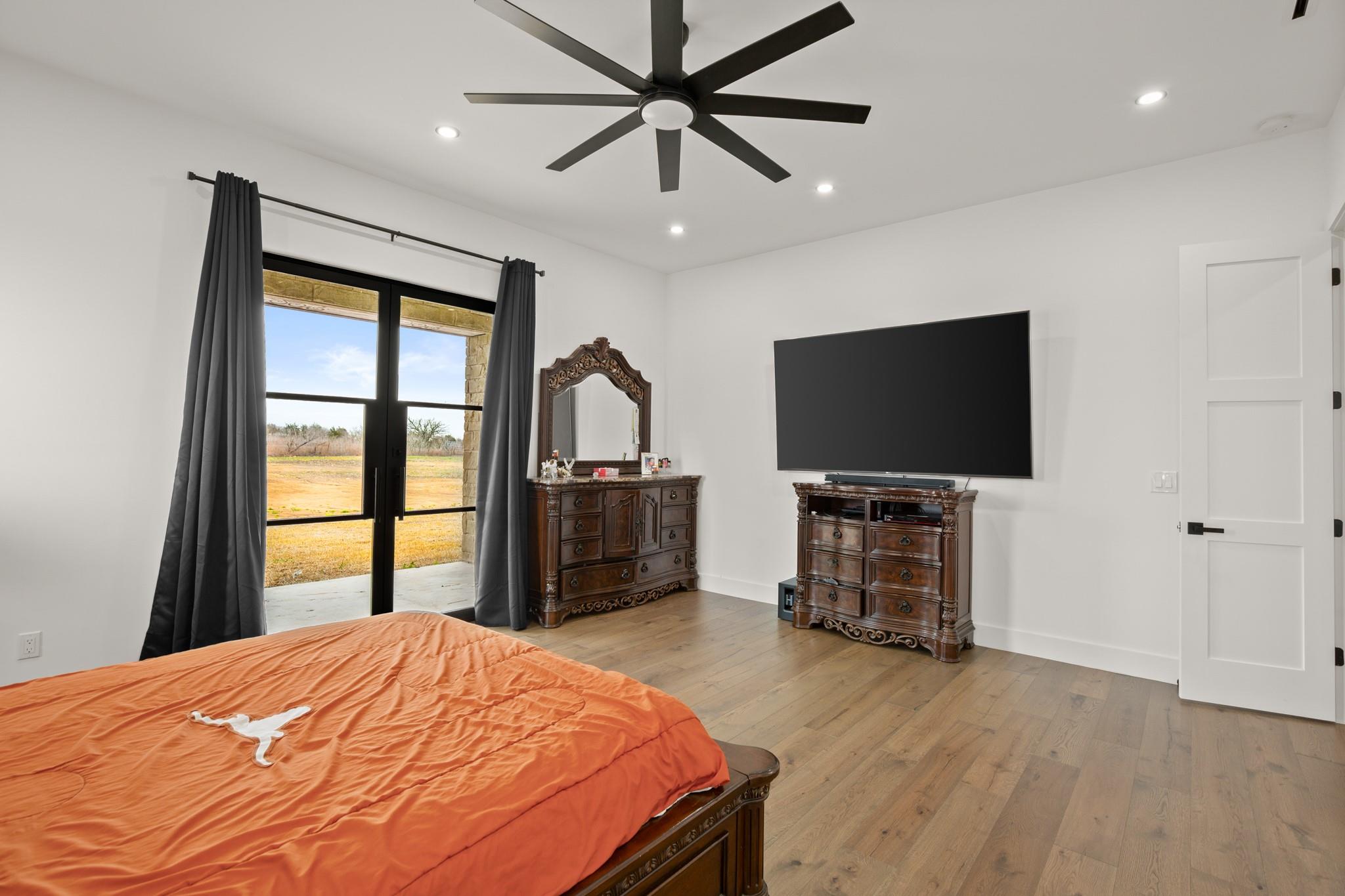 207 Arrowwood Ct, Niederwald, TX 78640