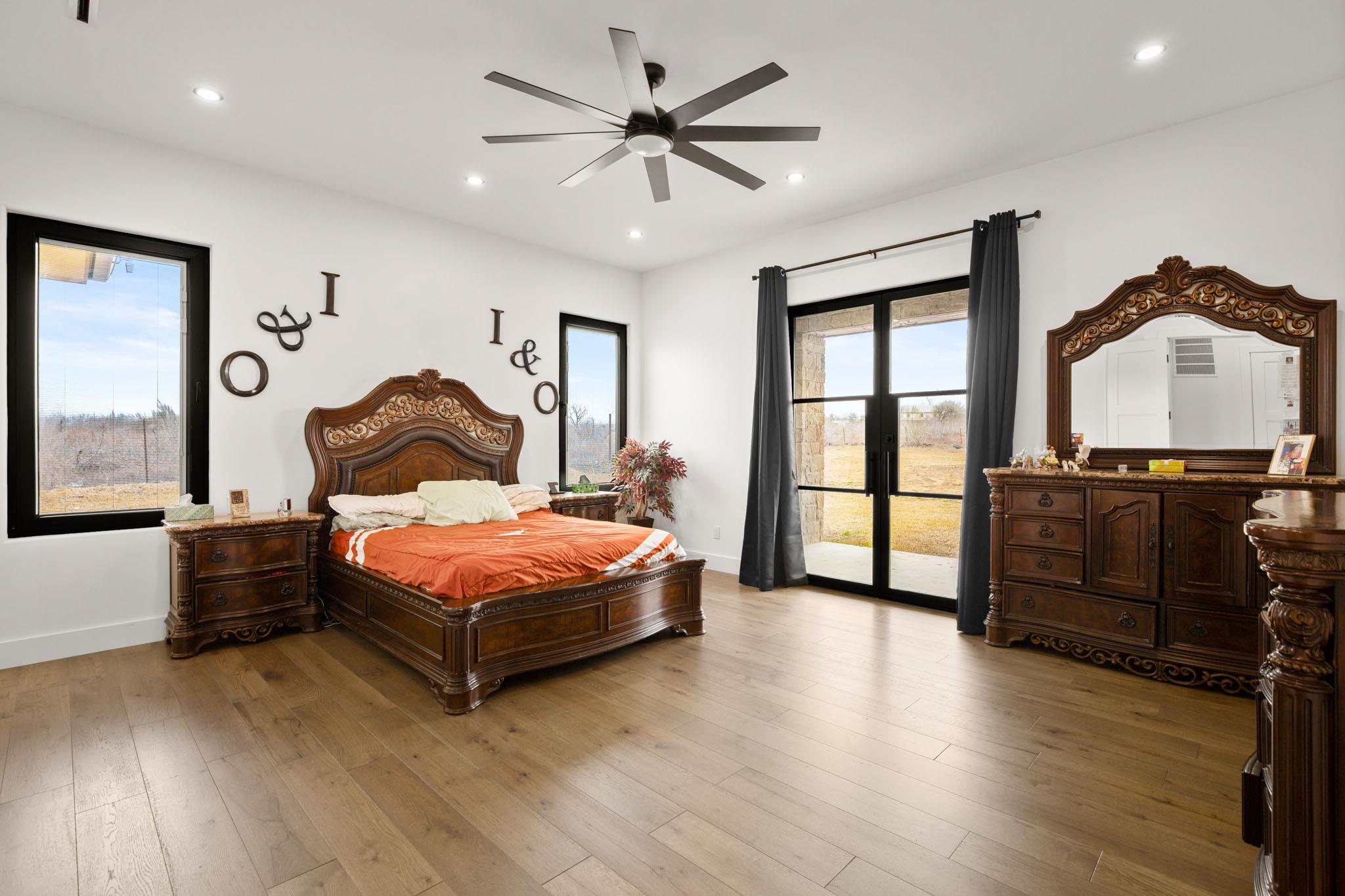 207 Arrowwood Ct, Niederwald, TX 78640
