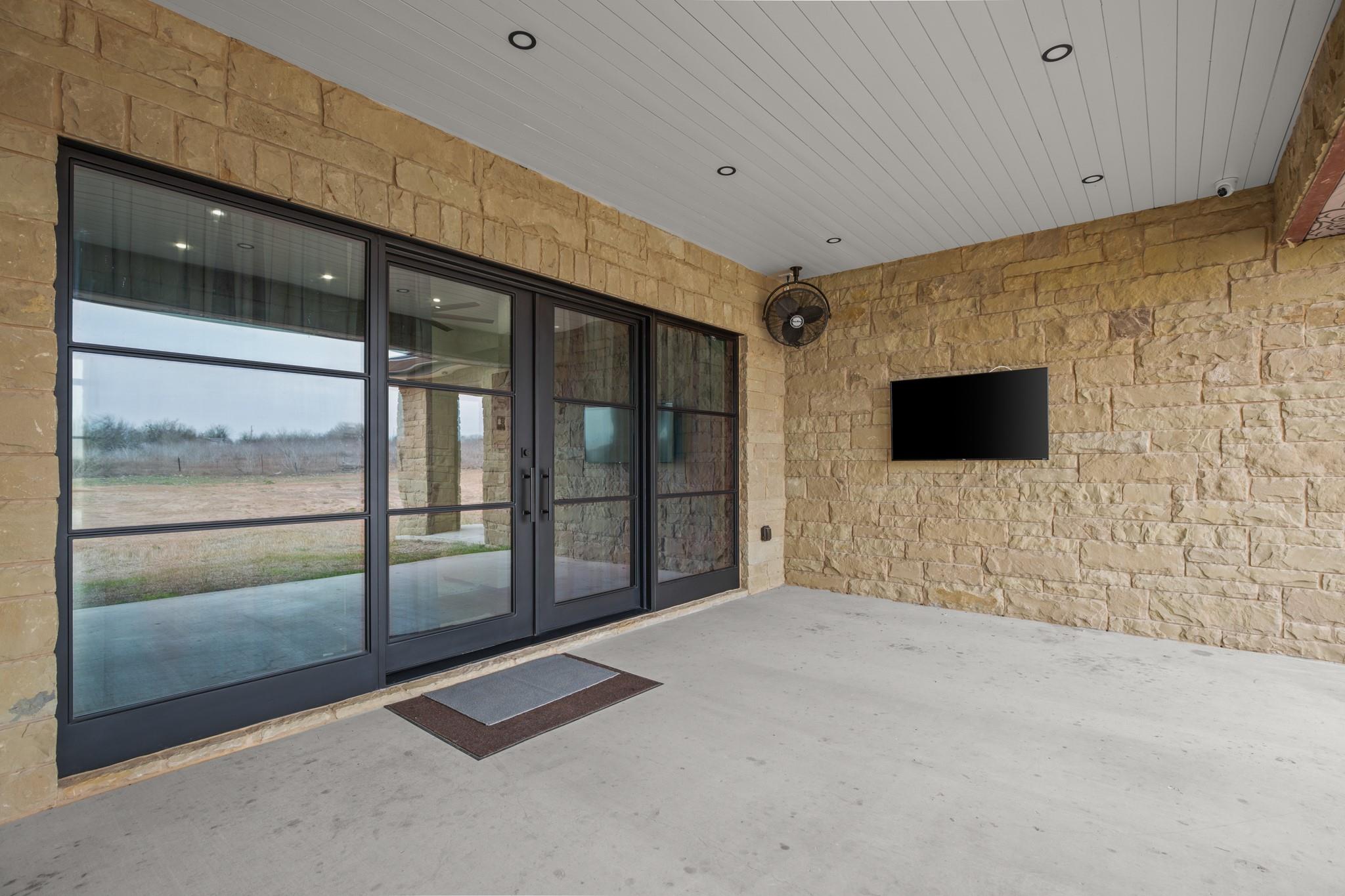207 Arrowwood Ct, Niederwald, TX 78640