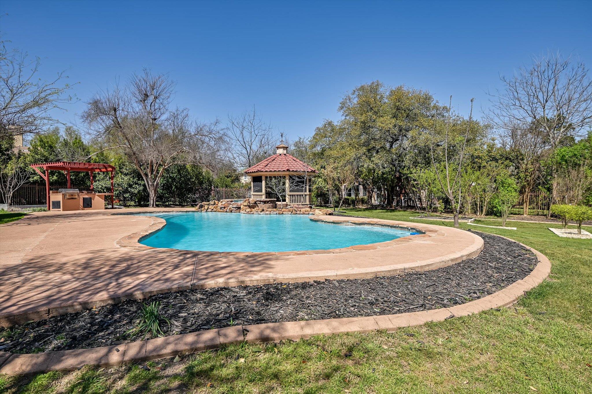 6 Wingreen Loop, The Hills, TX 78738