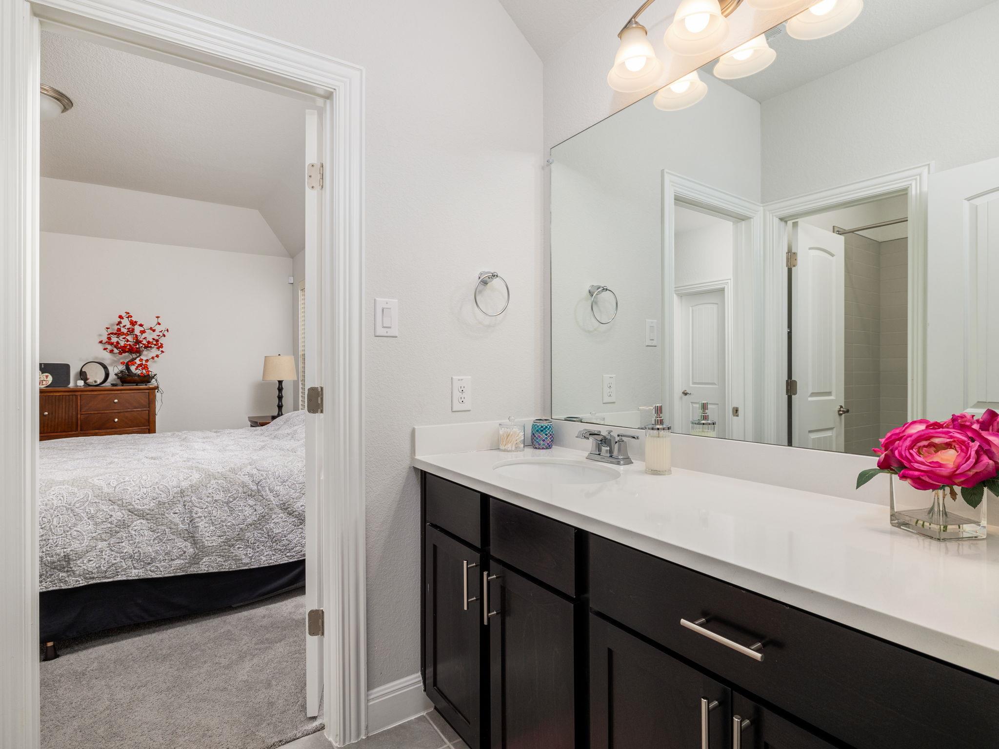 106 Barton Run Dr, Georgetown, TX 78628