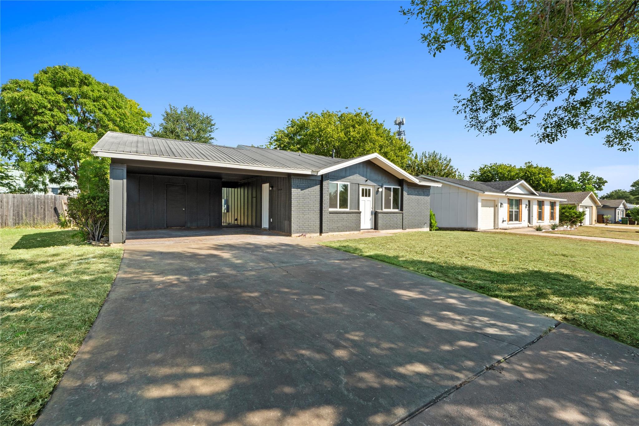 310 Barrhall Dr, Round Rock, TX 78664