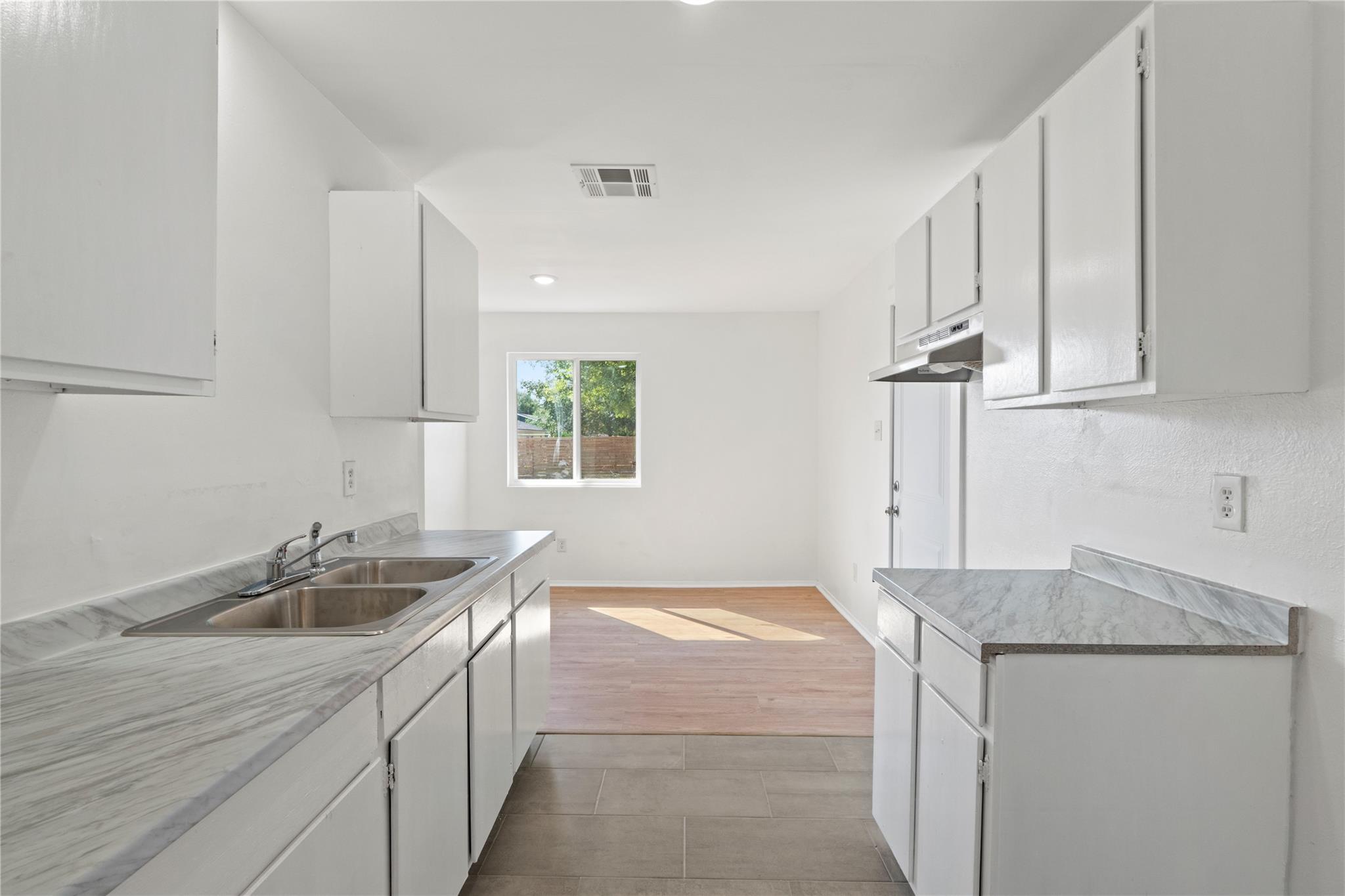 310 Barrhall Dr, Round Rock, TX 78664