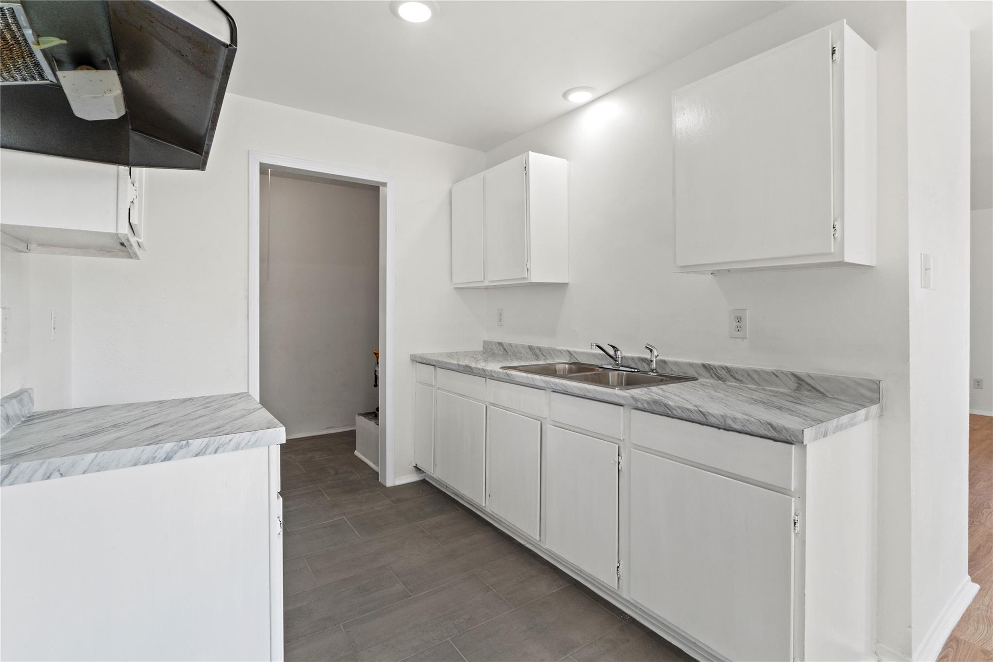 310 Barrhall Dr, Round Rock, TX 78664