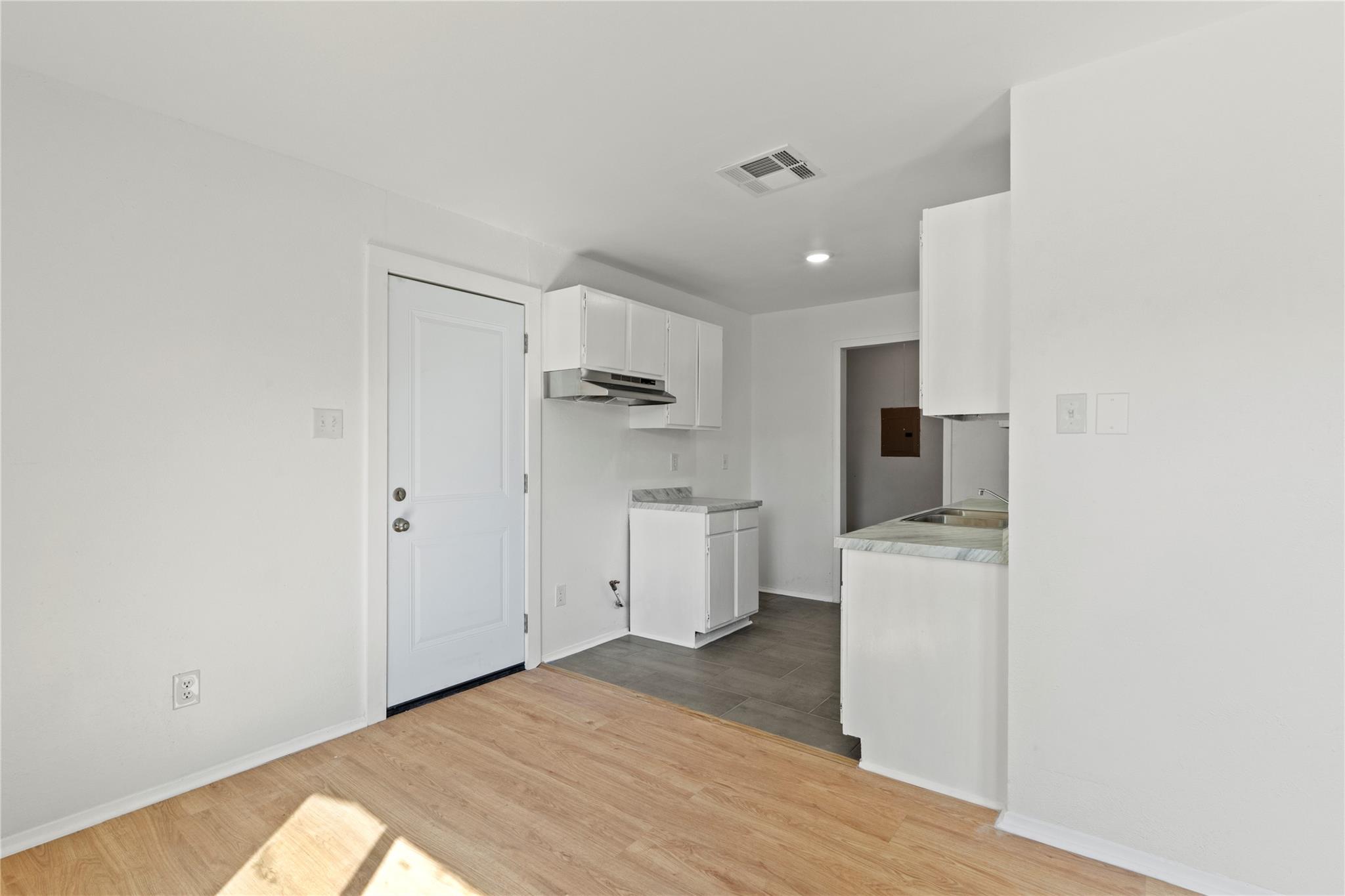 310 Barrhall Dr, Round Rock, TX 78664