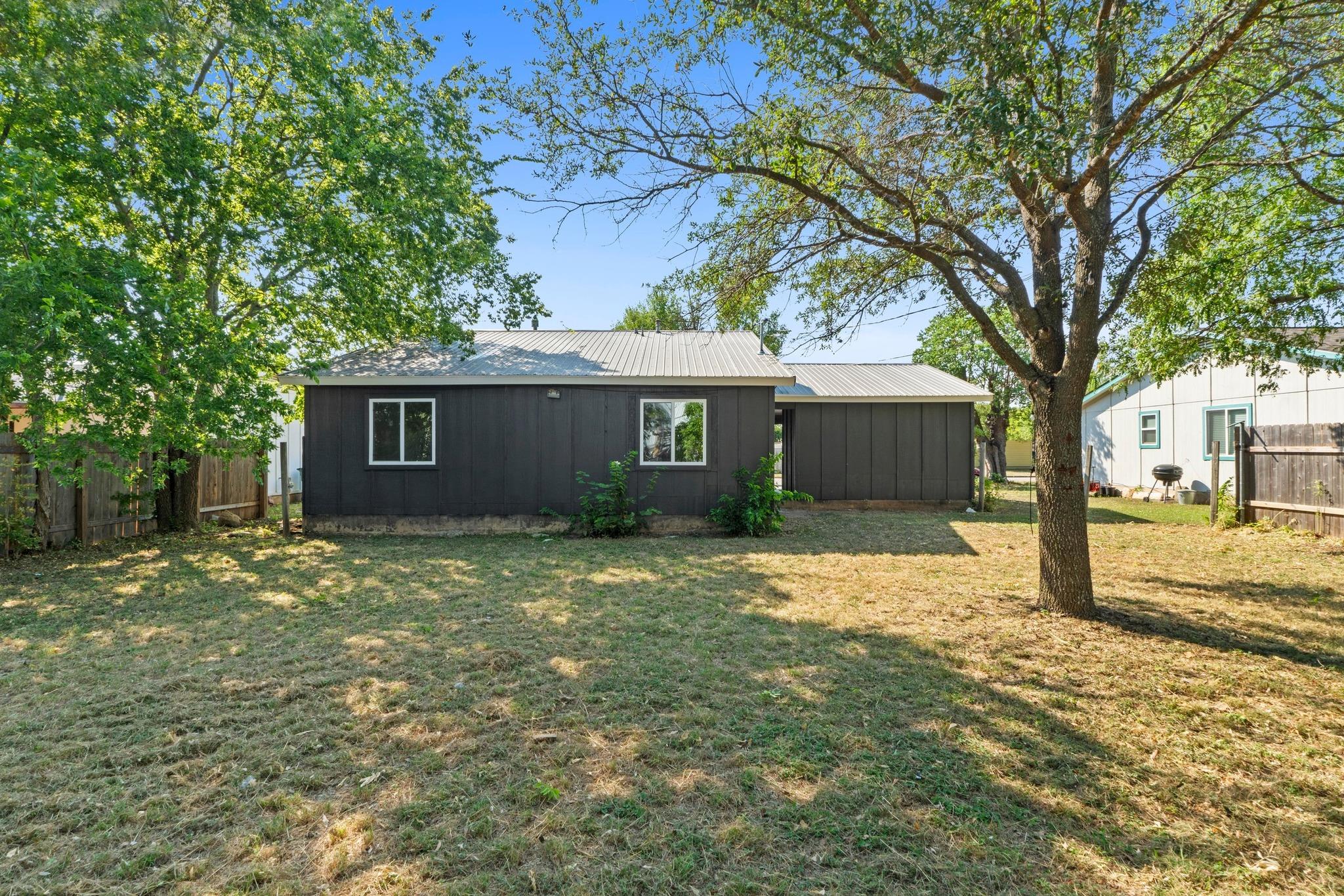 310 Barrhall Dr, Round Rock, TX 78664