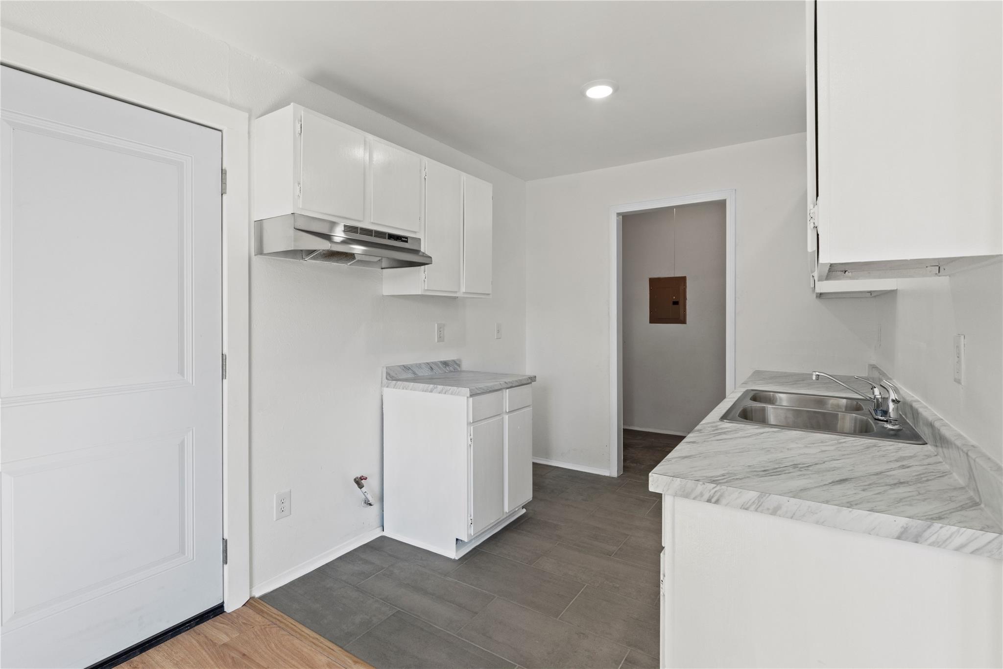 310 Barrhall Dr, Round Rock, TX 78664