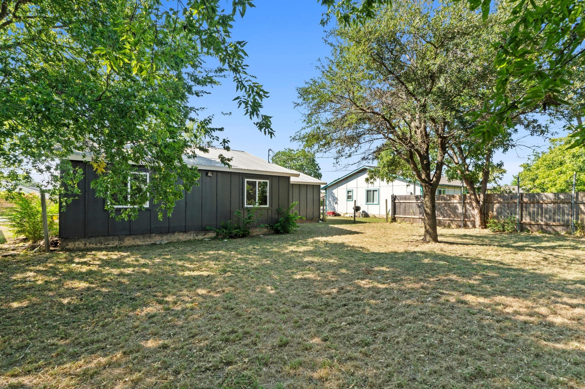 310 Barrhall Dr, Round Rock, TX 78664