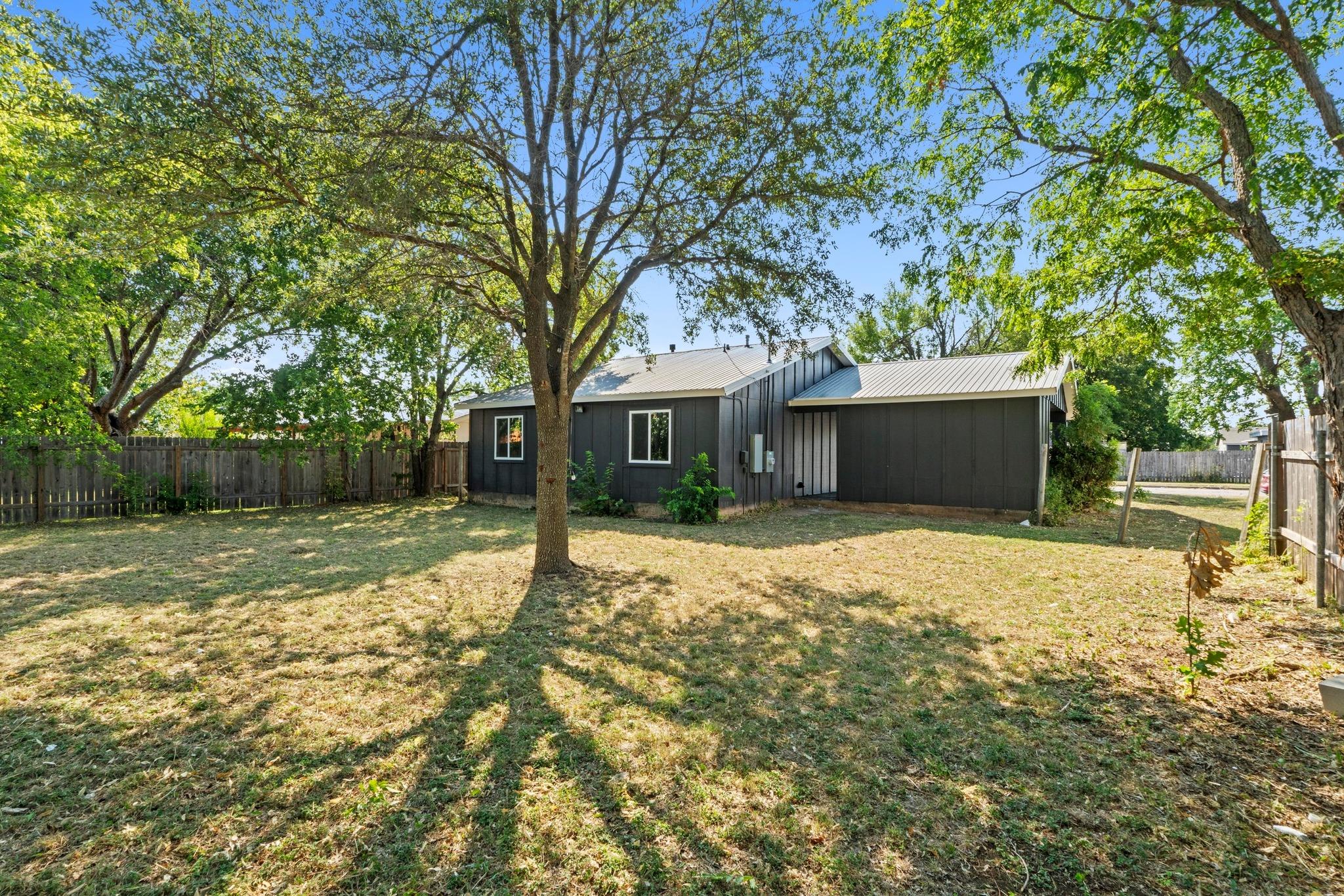 310 Barrhall Dr, Round Rock, TX 78664