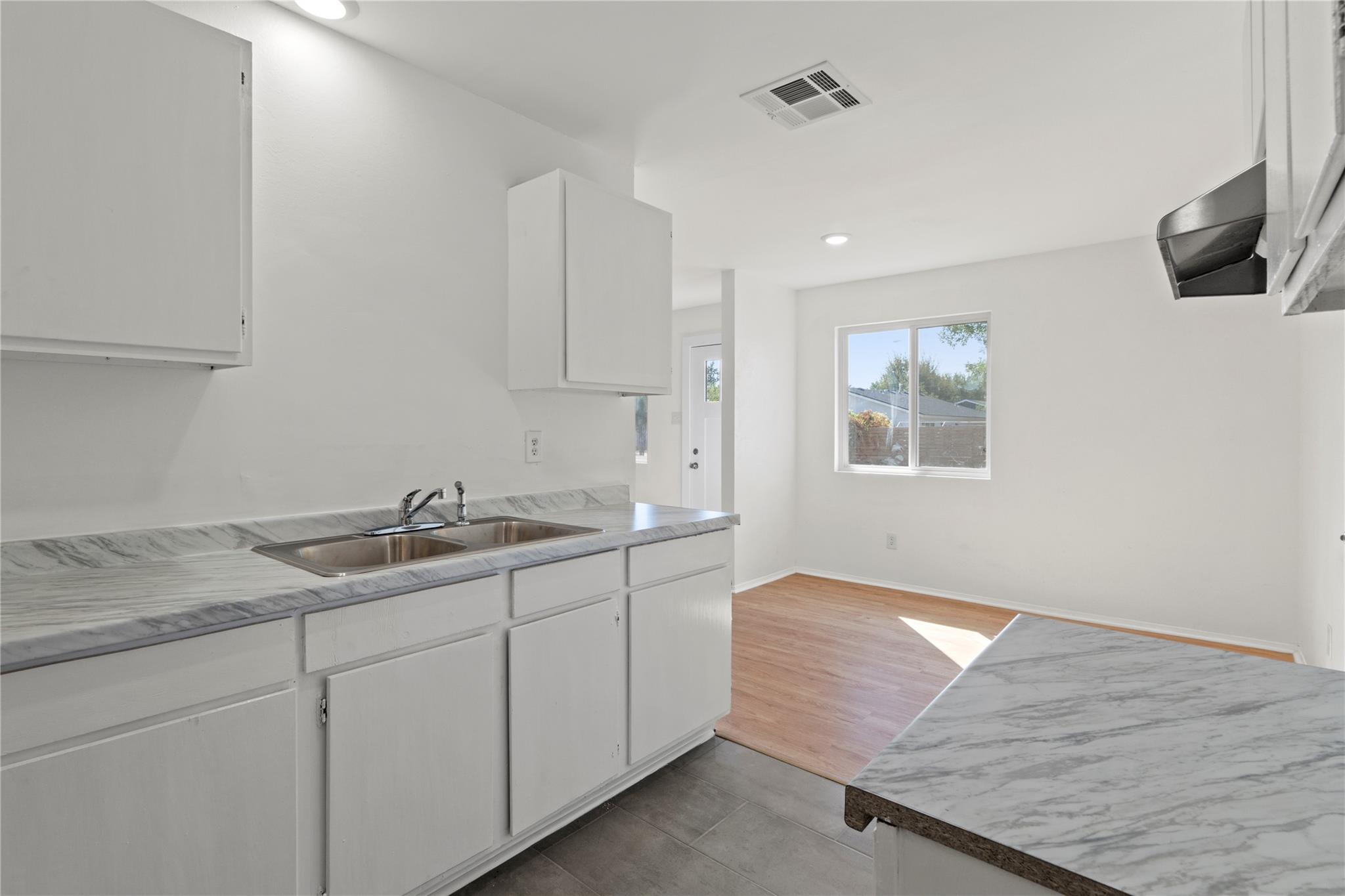 310 Barrhall Dr, Round Rock, TX 78664