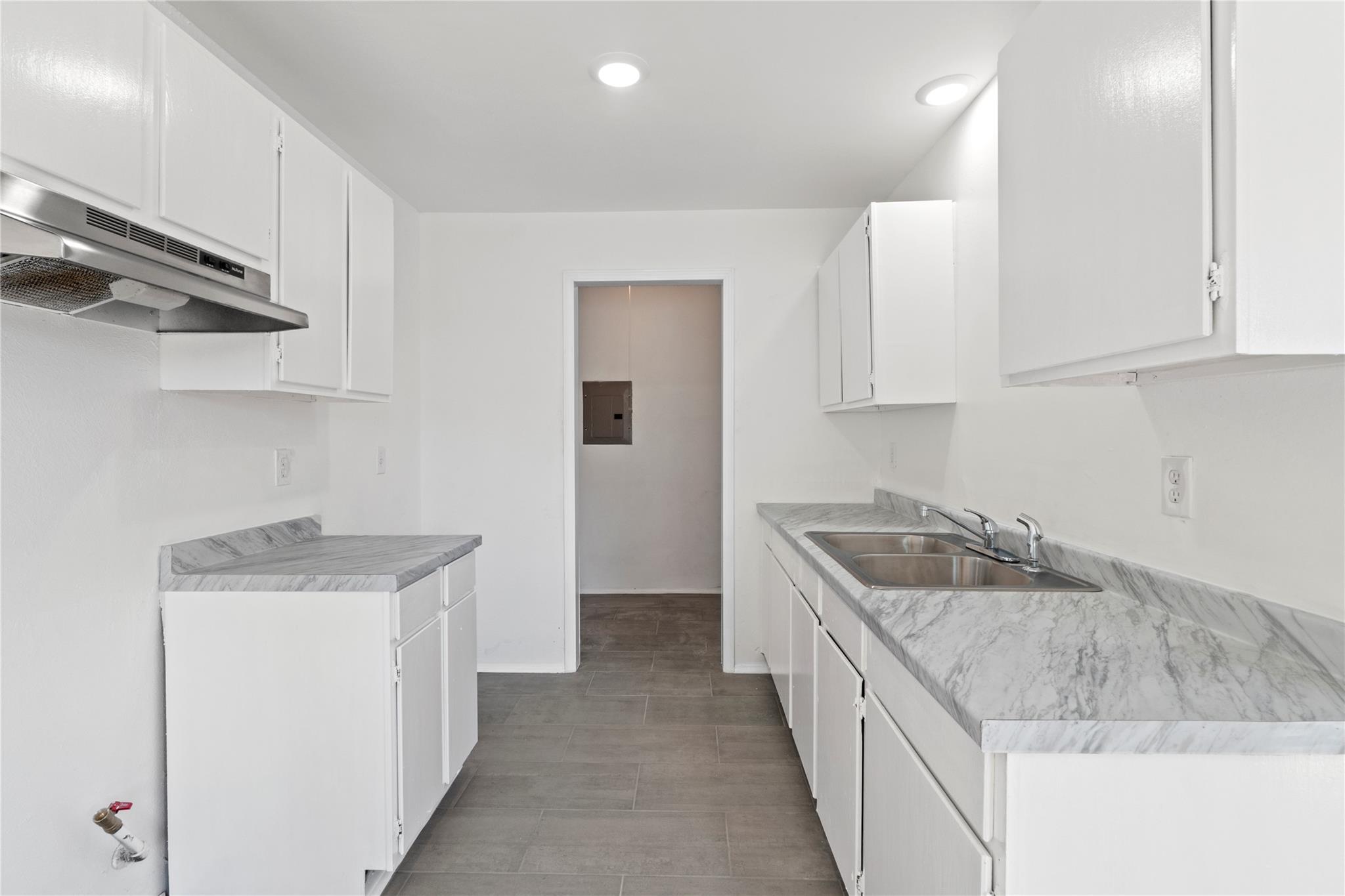 310 Barrhall Dr, Round Rock, TX 78664