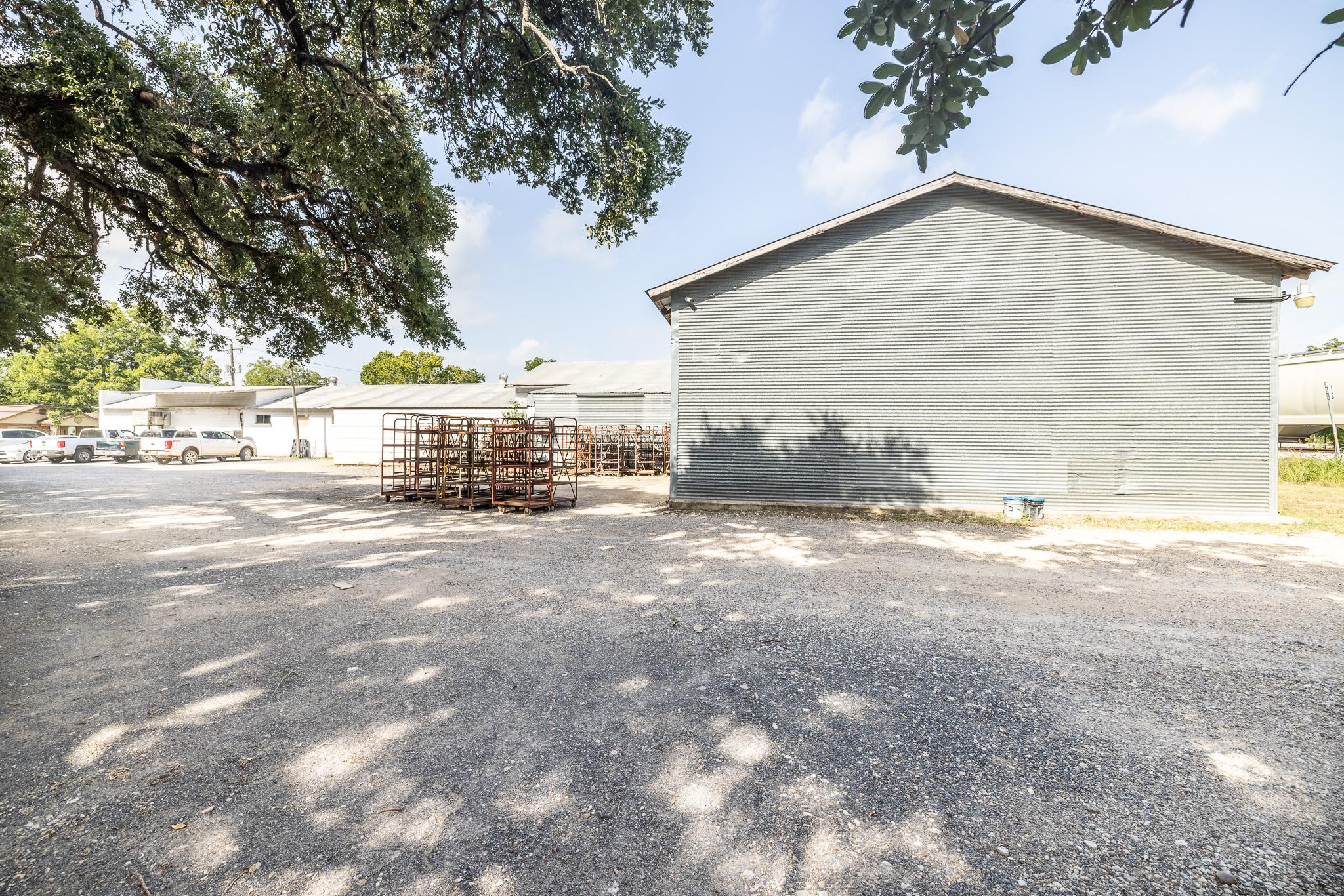 925 Saint Andrew St, Gonzales, TX 78629