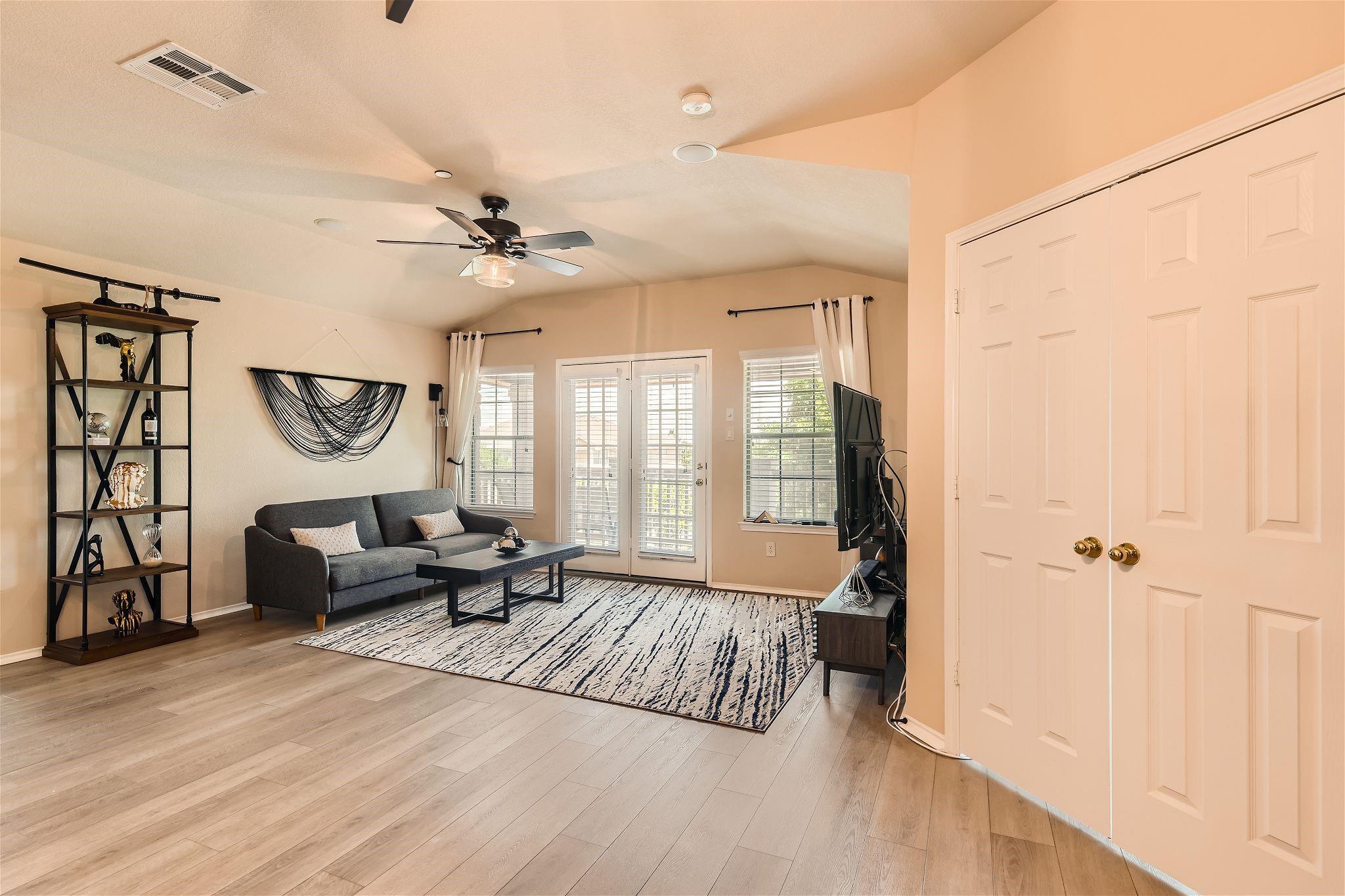 9201 Brodie Ln # 201, Austin, TX 78748