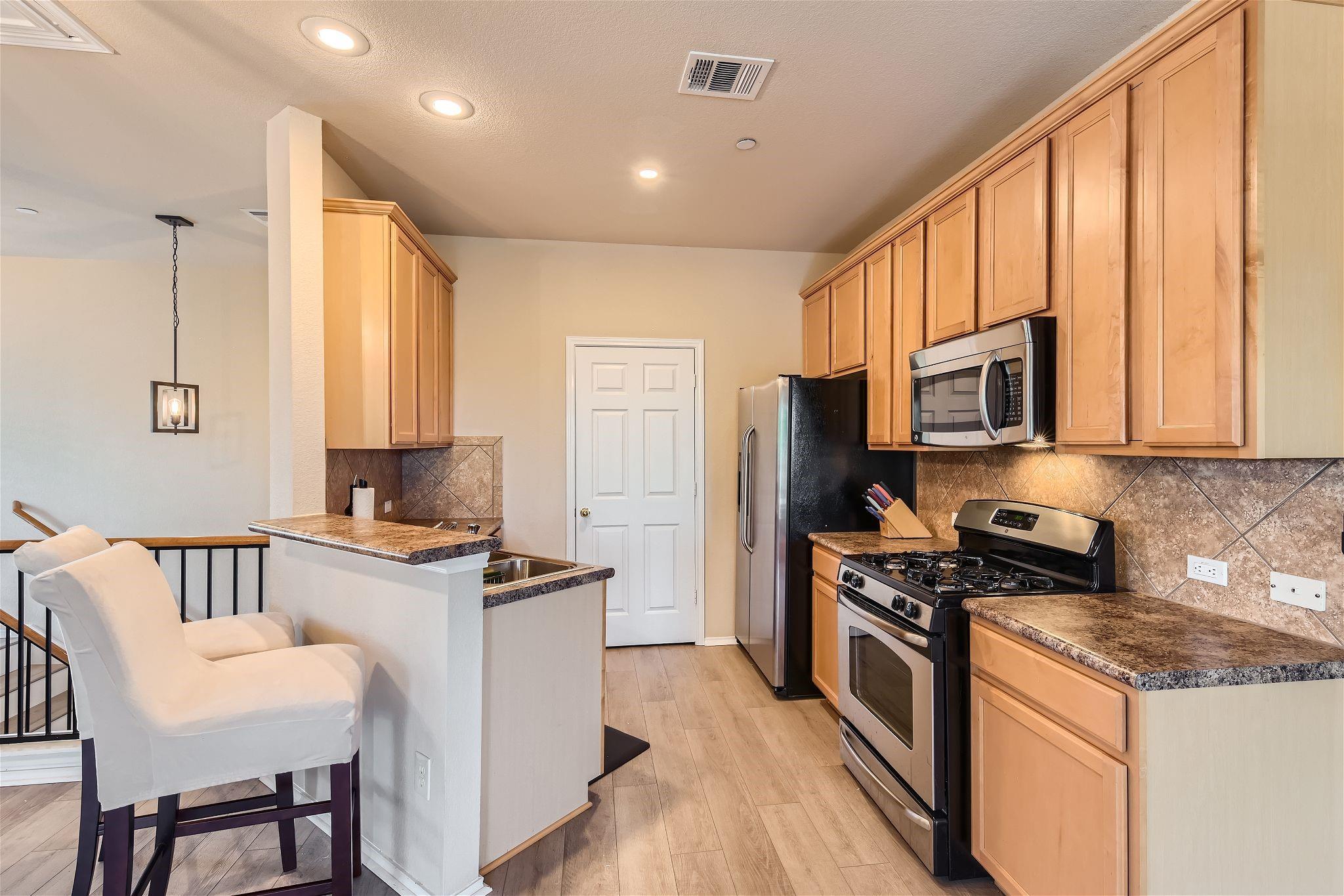 9201 Brodie Ln # 201, Austin, TX 78748