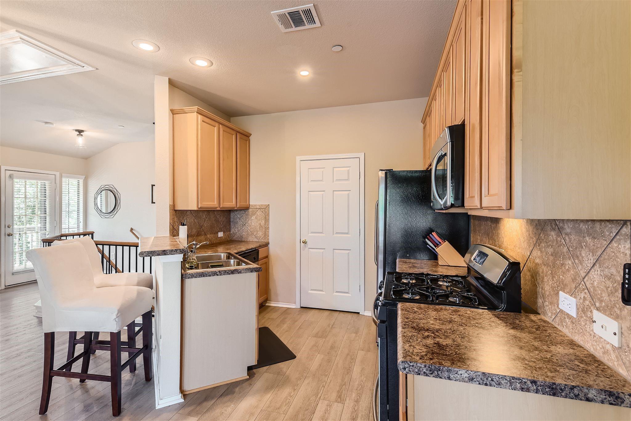 9201 Brodie Ln # 201, Austin, TX 78748