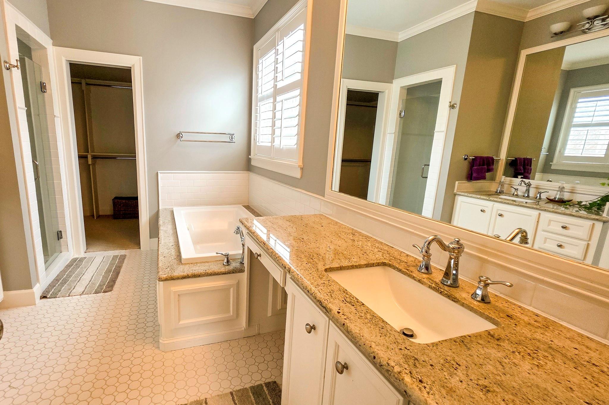 1021 Wakefield Dr, Houston, TX 77018