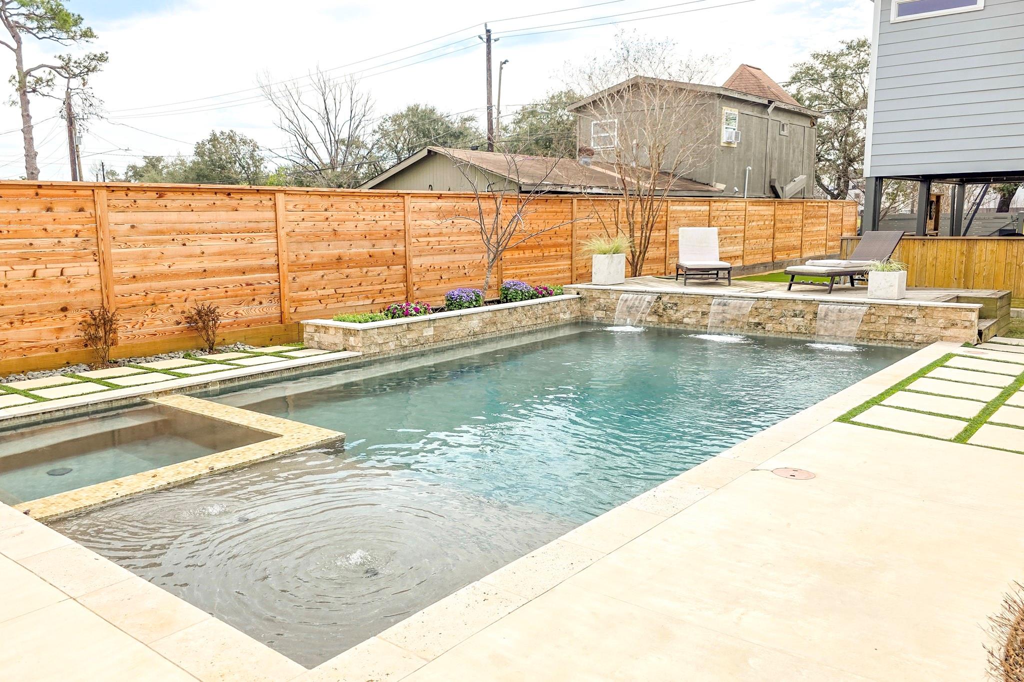 1021 Wakefield Dr, Houston, TX 77018