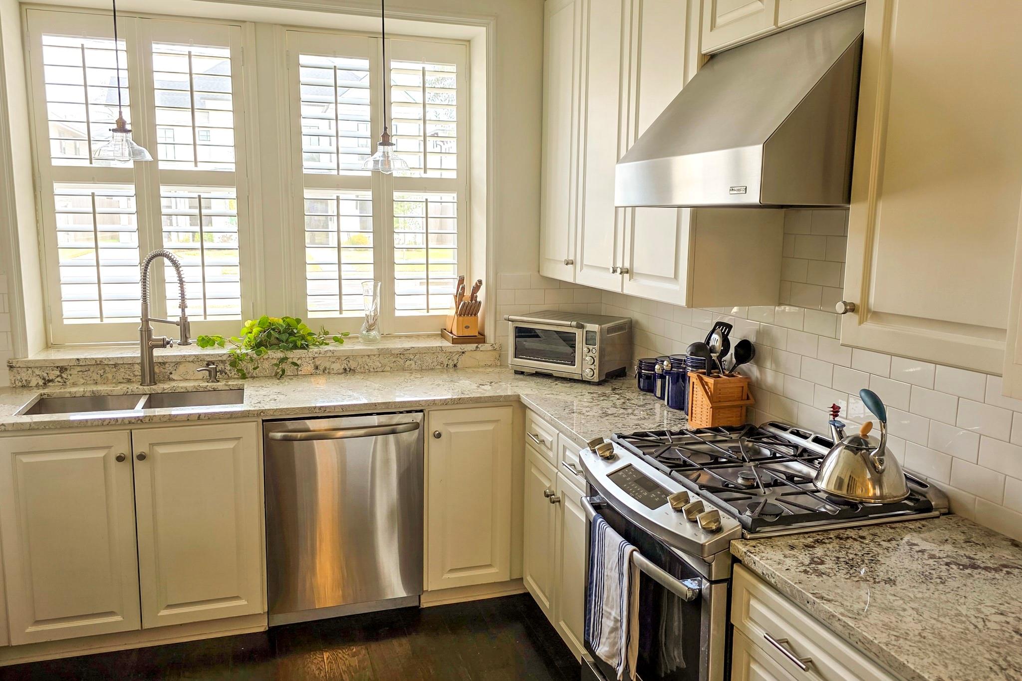 1021 Wakefield Dr, Houston, TX 77018