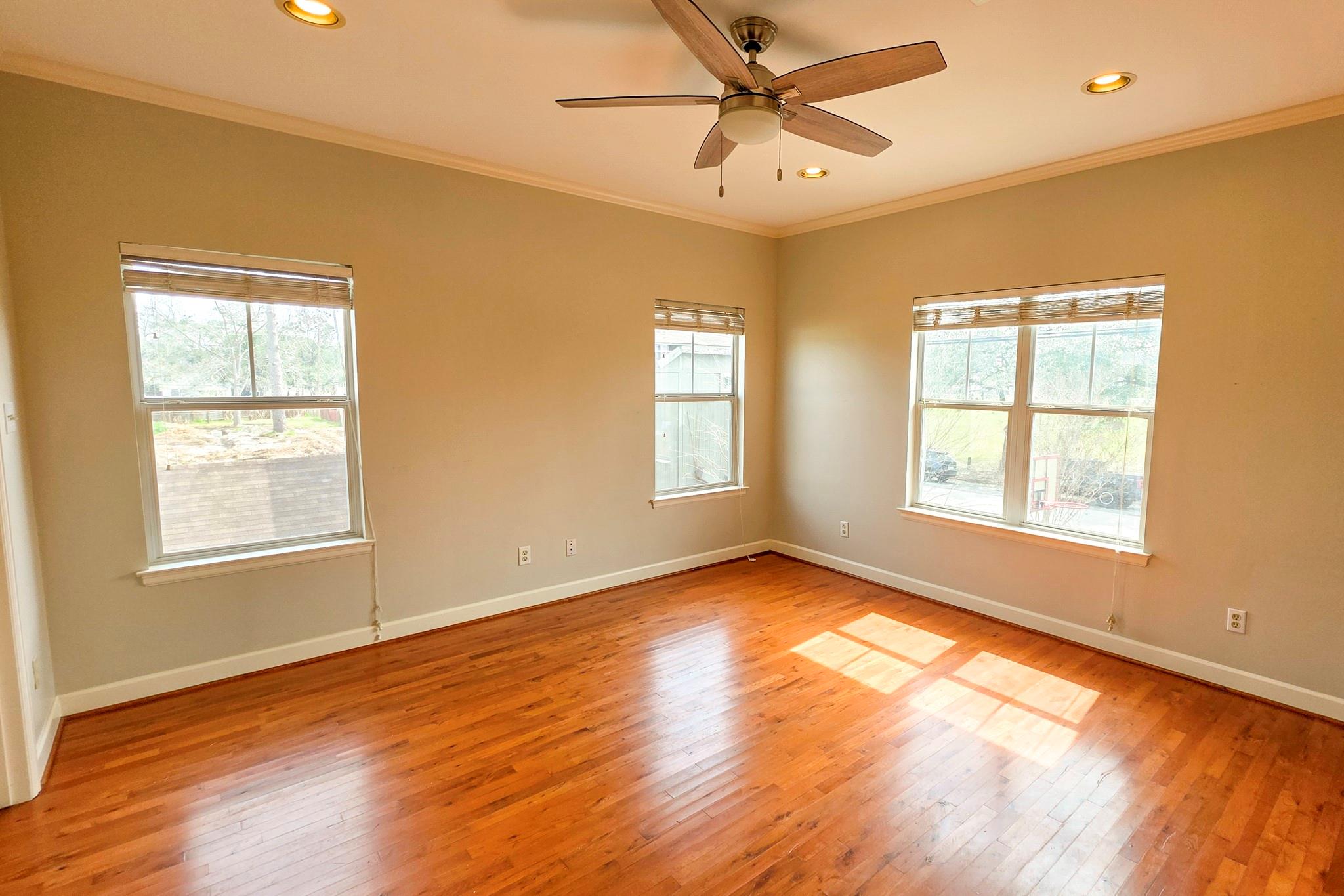 1021 Wakefield Dr, Houston, TX 77018