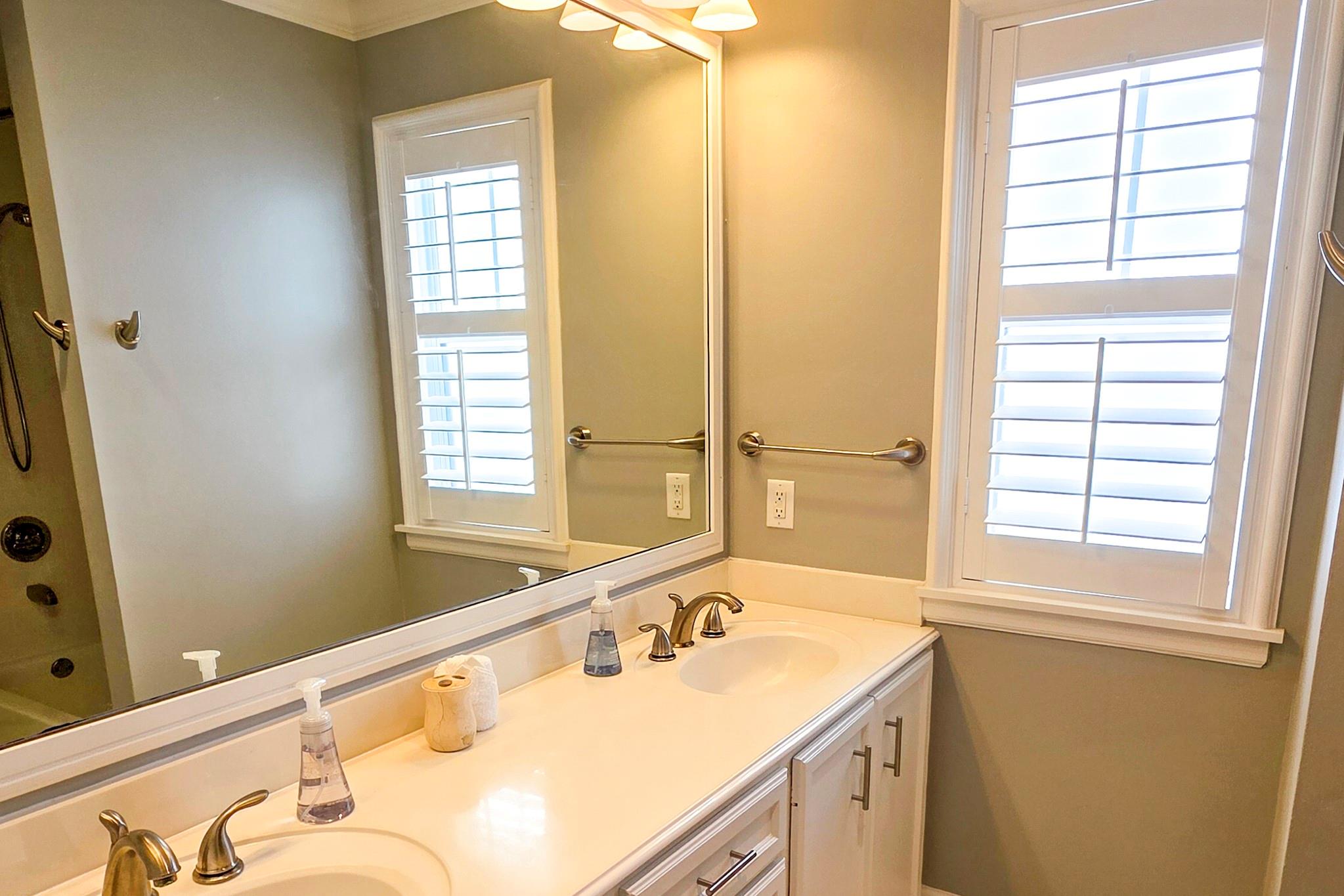 1021 Wakefield Dr, Houston, TX 77018