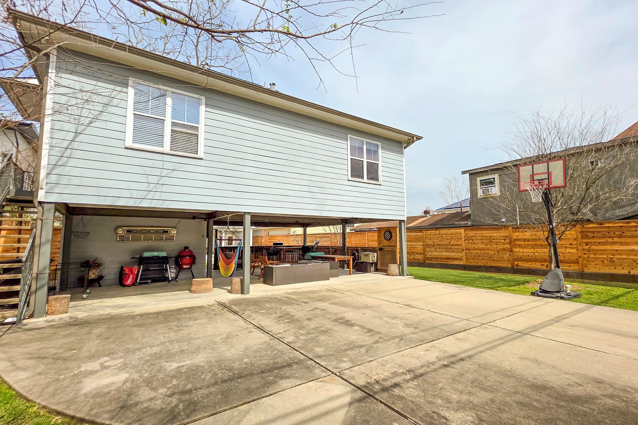 1021 Wakefield Dr, Houston, TX 77018