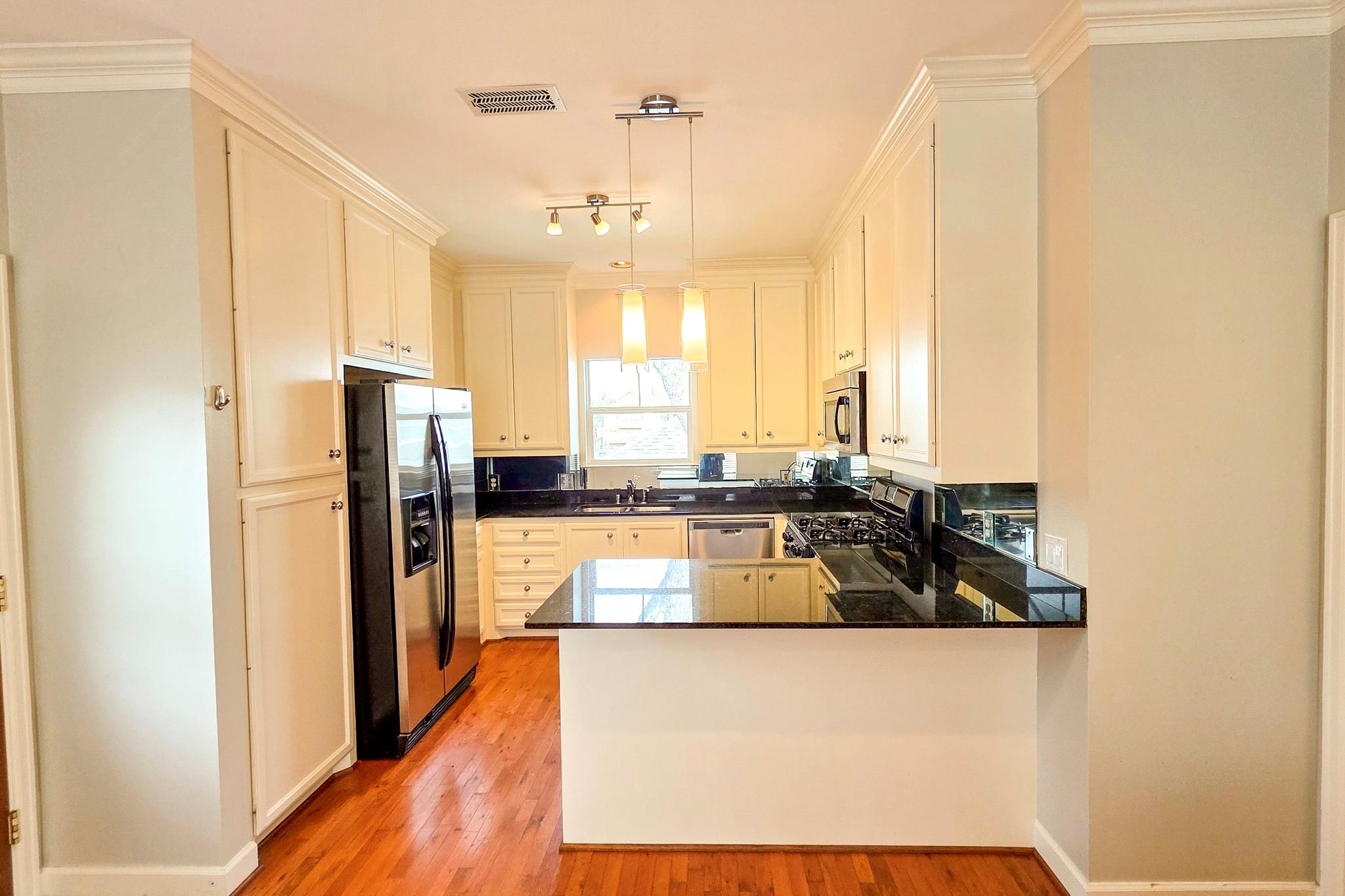 1021 Wakefield Dr, Houston, TX 77018