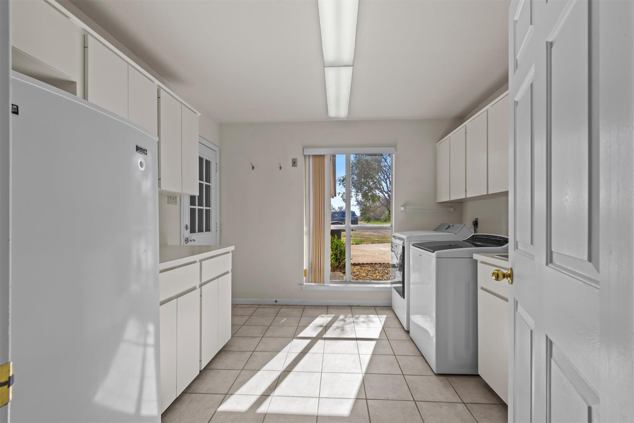 25048 River Rd, Spicewood, TX 78669