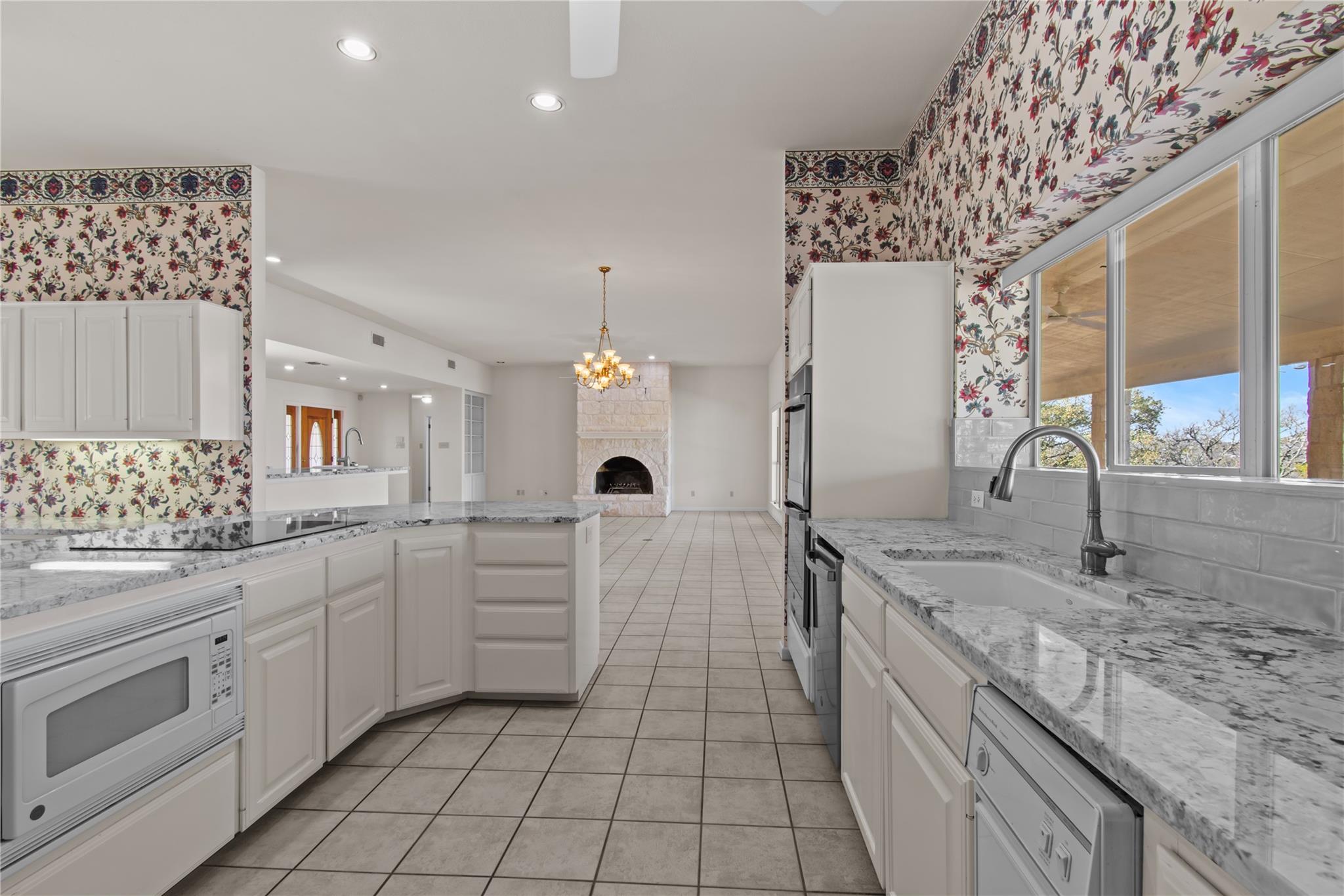 25048 River Rd, Spicewood, TX 78669