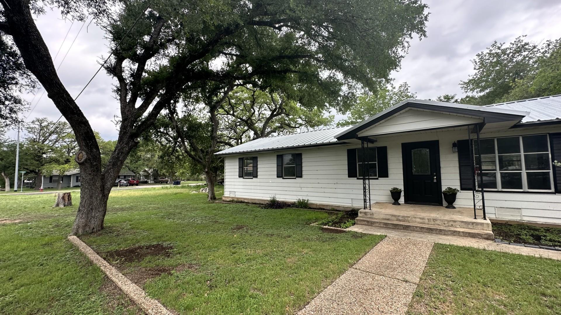 206 5th St, Burnet, TX 78611