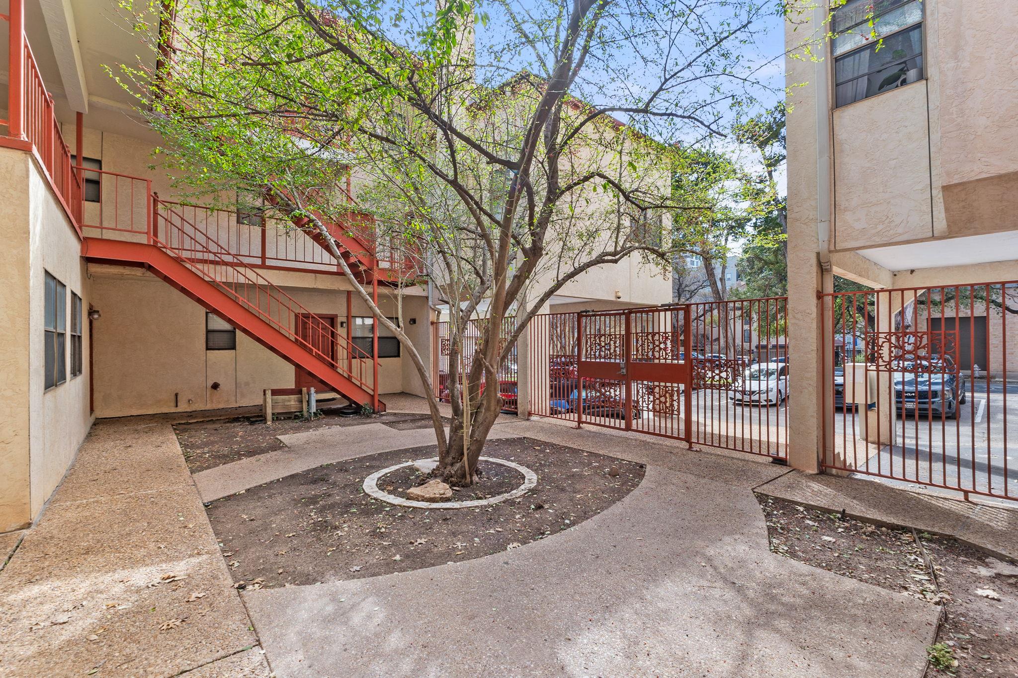 706 W 22nd St # 201, Austin, TX 78705