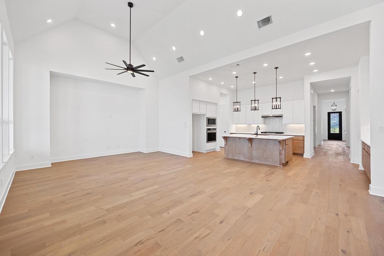 133 Cloverton Cres, Hutto, TX 78634