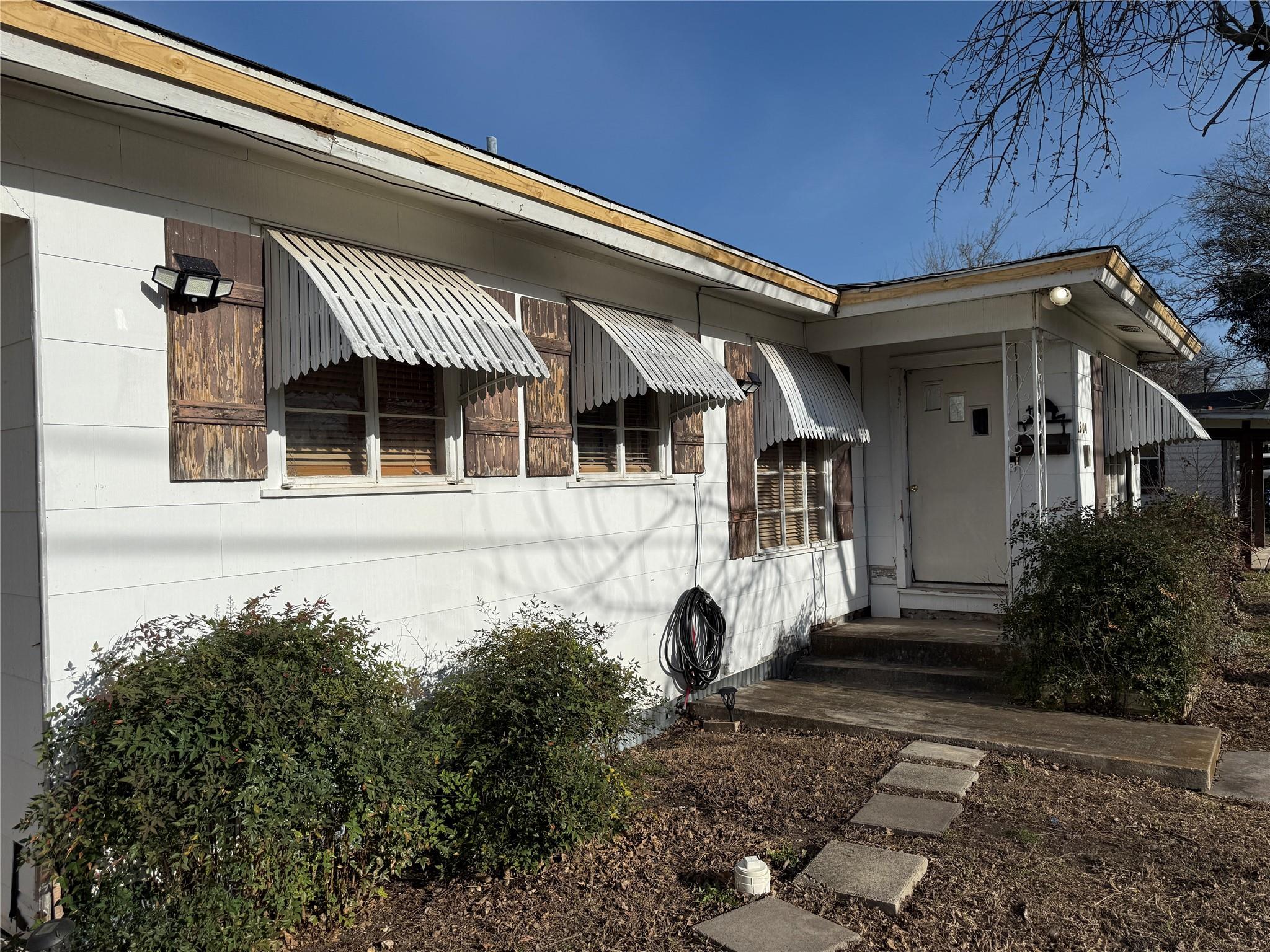 1804 Davis St, Taylor, TX 76574