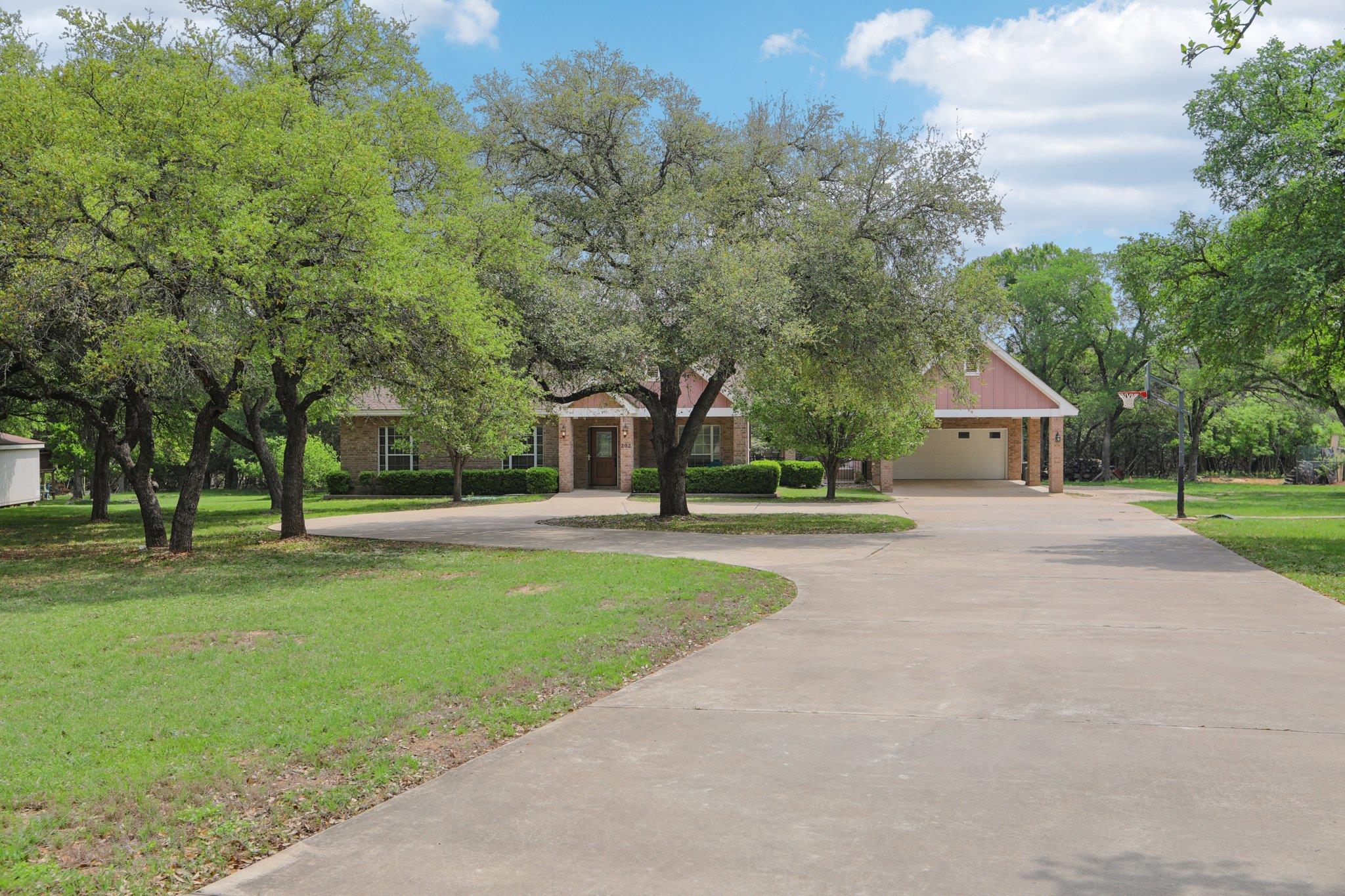 202 Serenada Dr, Georgetown, TX 78628