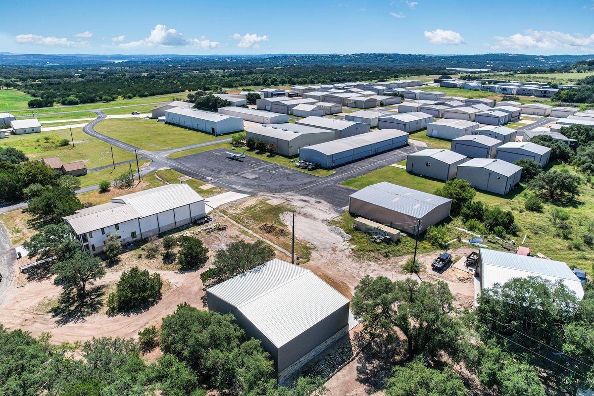 101 Bedford Dr, Spicewood, TX 78669