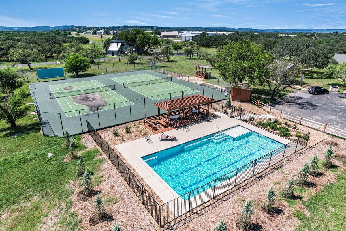 101 Bedford Dr, Spicewood, TX 78669