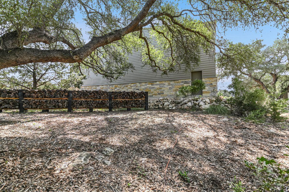101 Bedford Dr, Spicewood, TX 78669