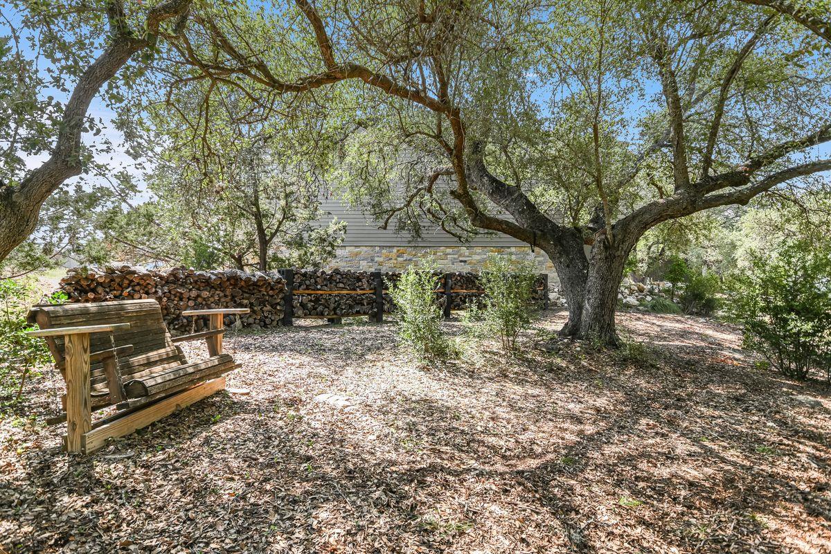 101 Bedford Dr, Spicewood, TX 78669