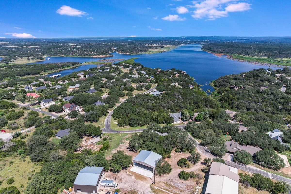 101 Bedford Dr, Spicewood, TX 78669