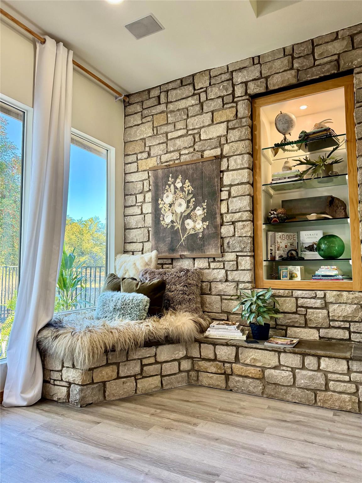 101 Bedford Dr, Spicewood, TX 78669